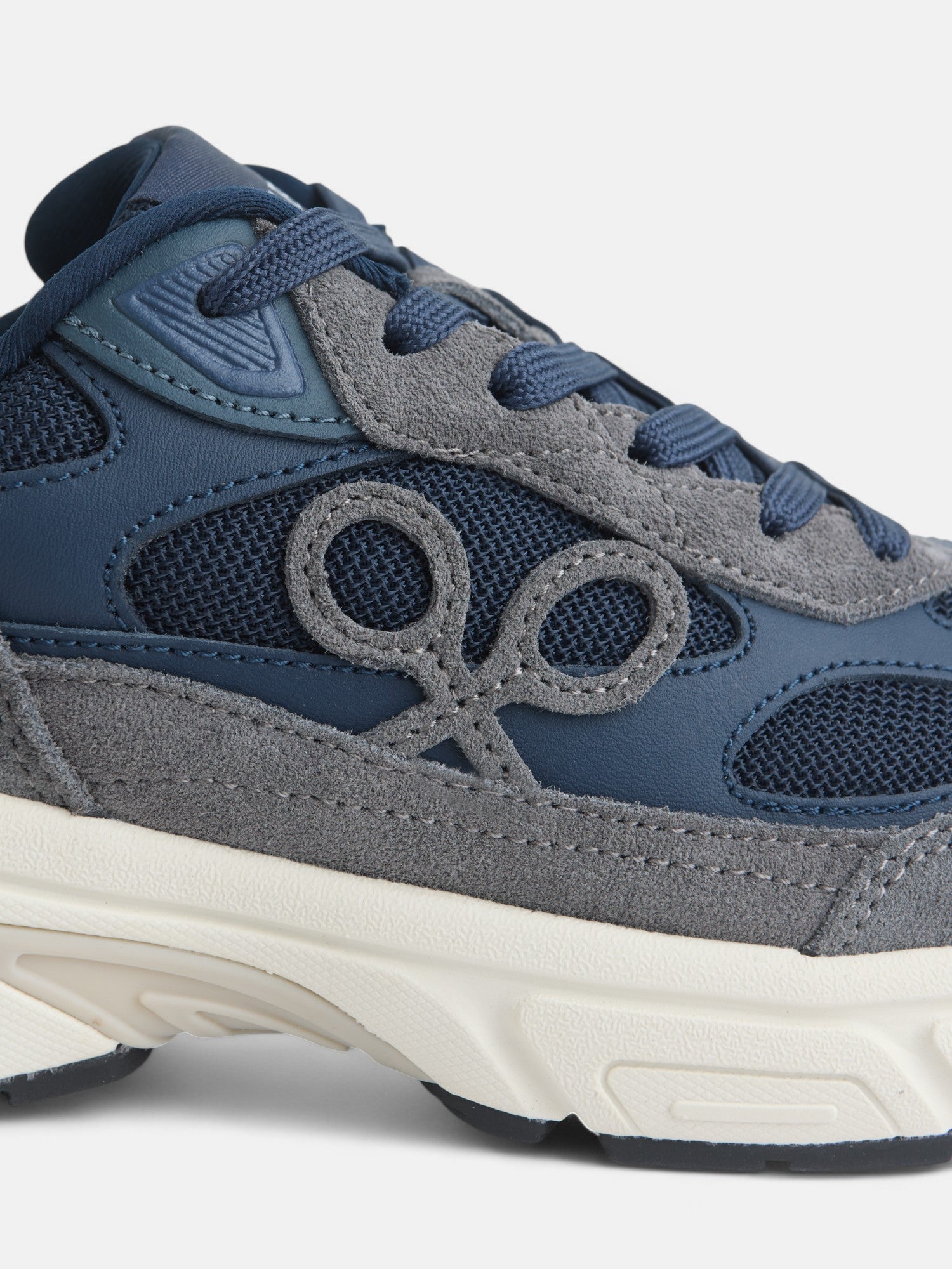 Zapatilla running tono azul