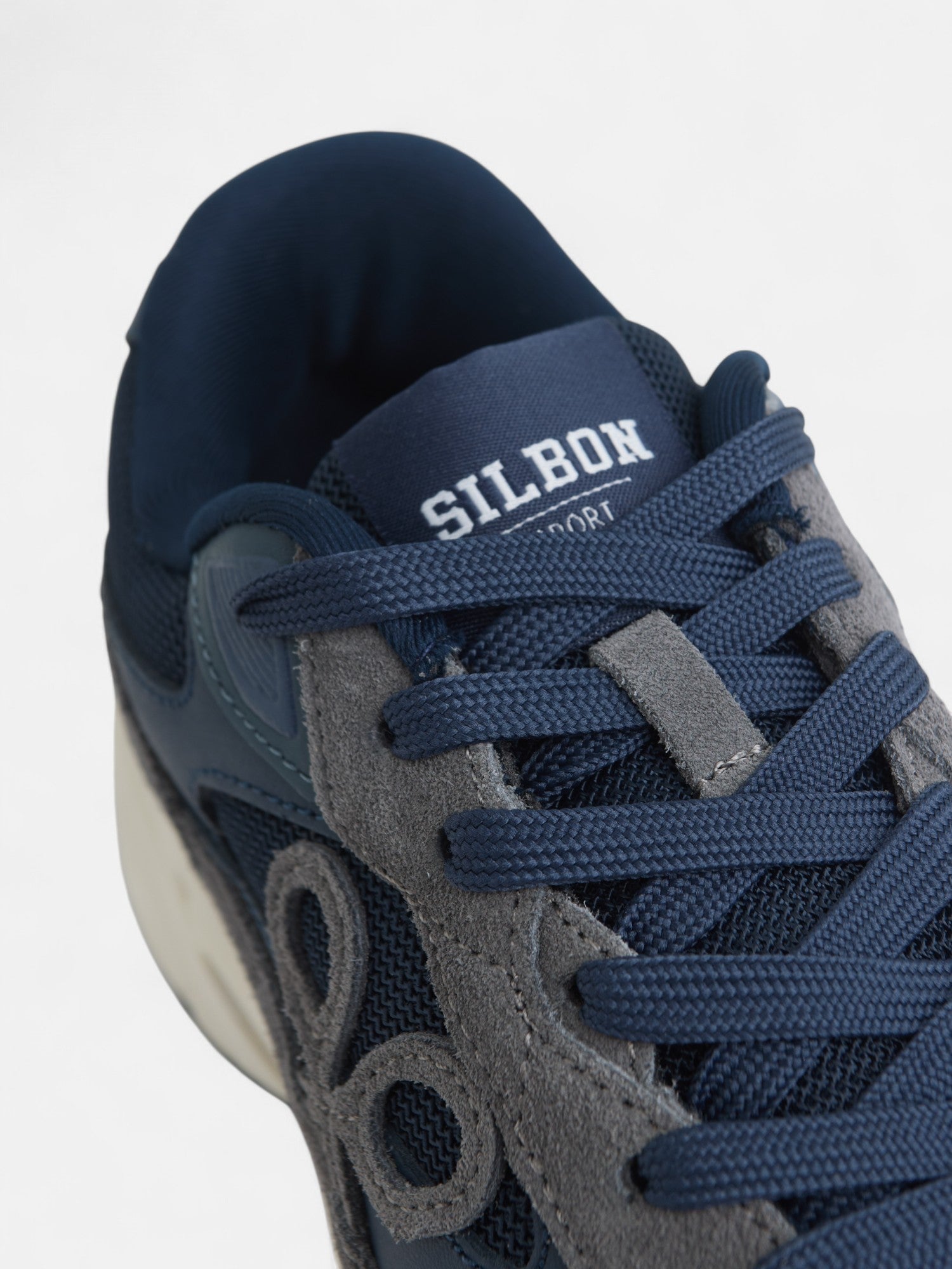 Zapatilla running tono azul