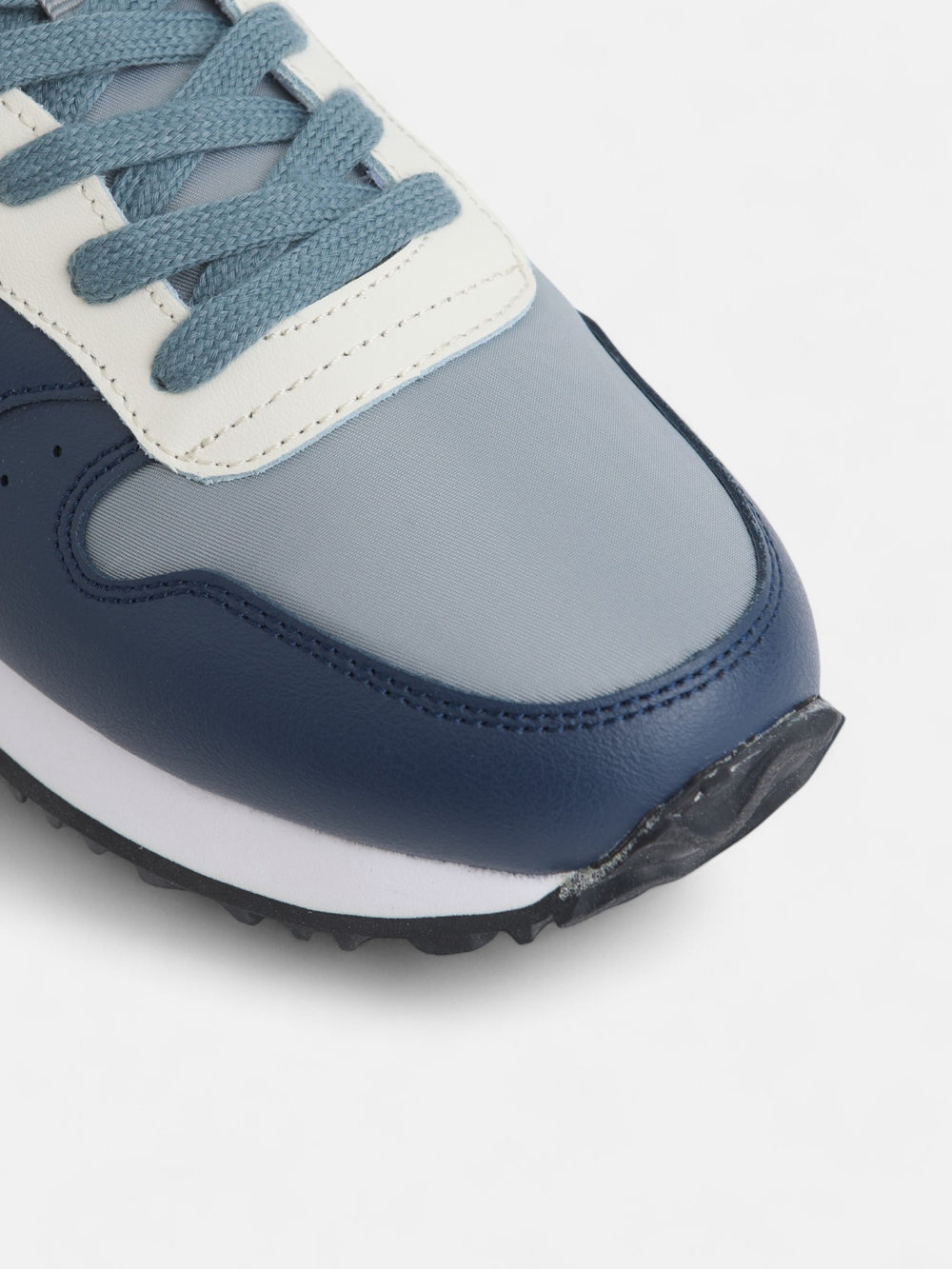 Sapatilha de corrida desportiva cinzenta