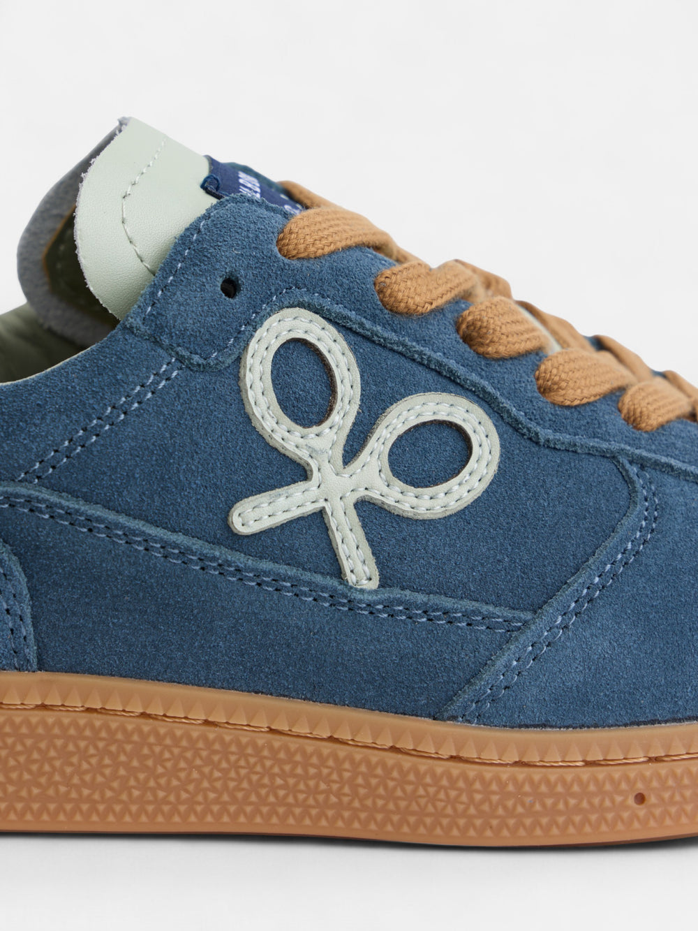 Sapatilha casual em pele azul