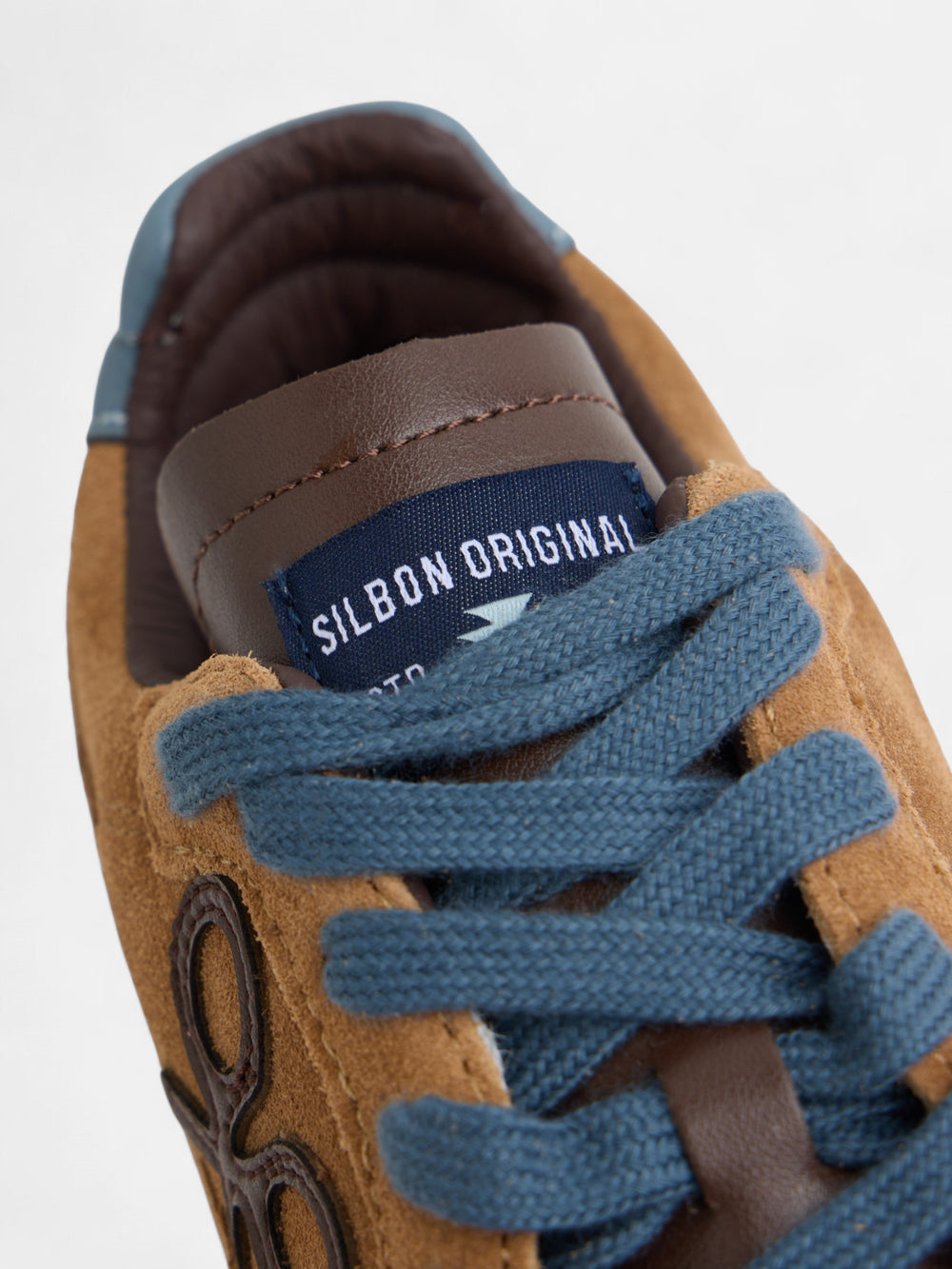 Sapatilha casual em pele mostarda