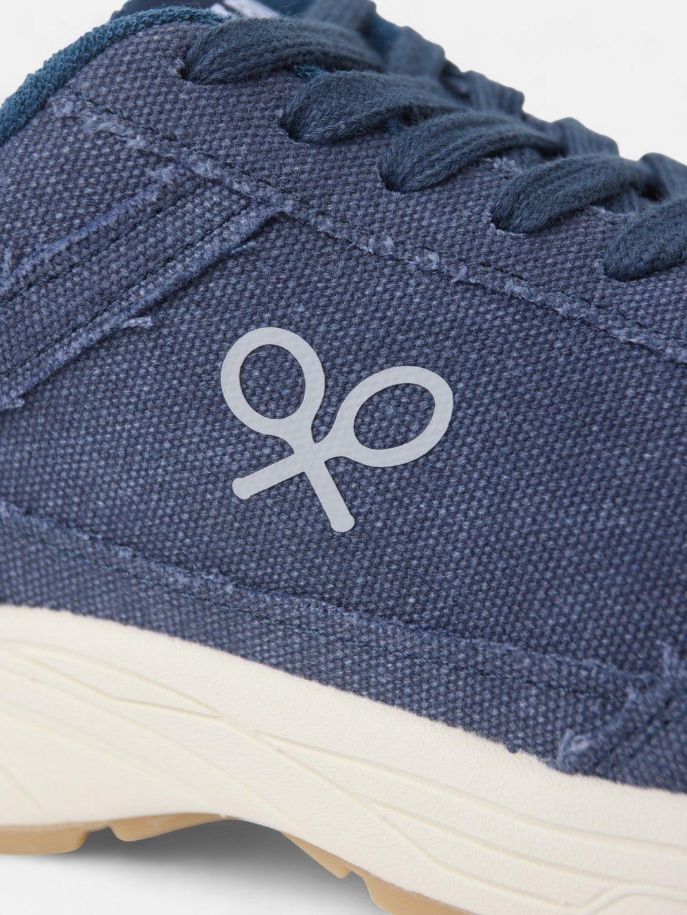 Blue canvas casual sneaker