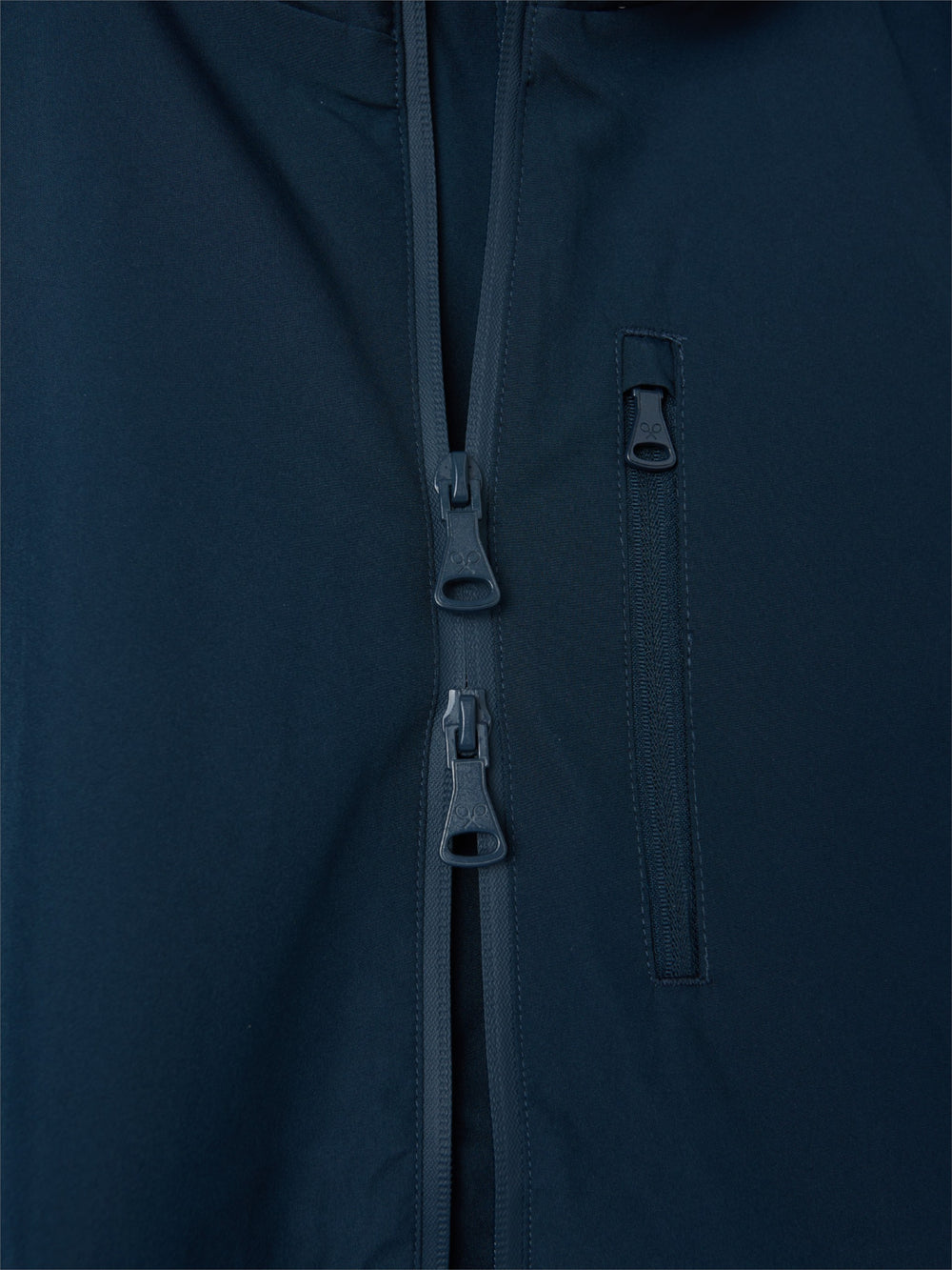 Casaco corta-vento azul-marinho com capuz