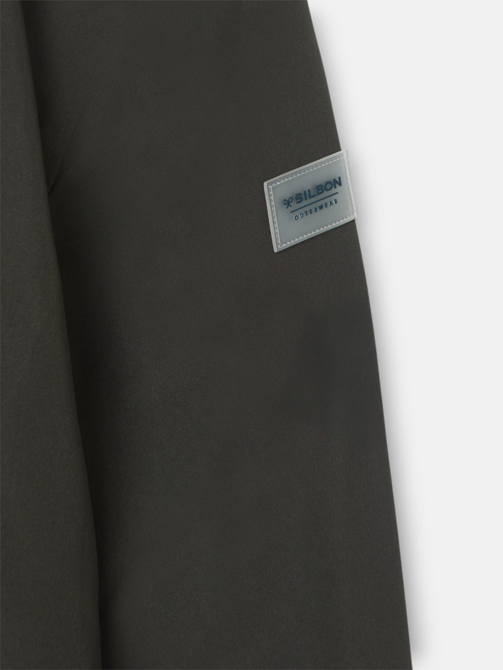 Casaco corta-vento verde com capuz