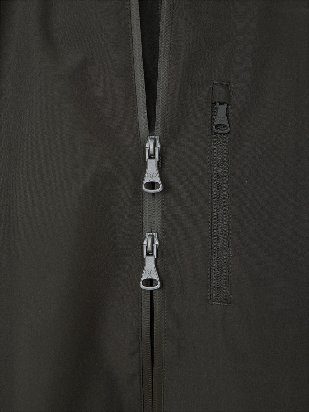 Casaco corta-vento verde com capuz