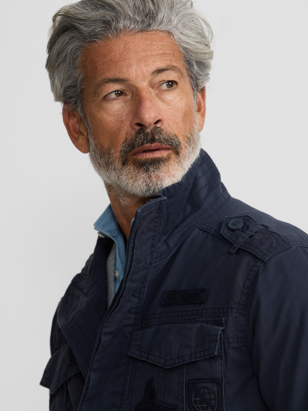 Veste militaire à patchs de teinture bleu marine