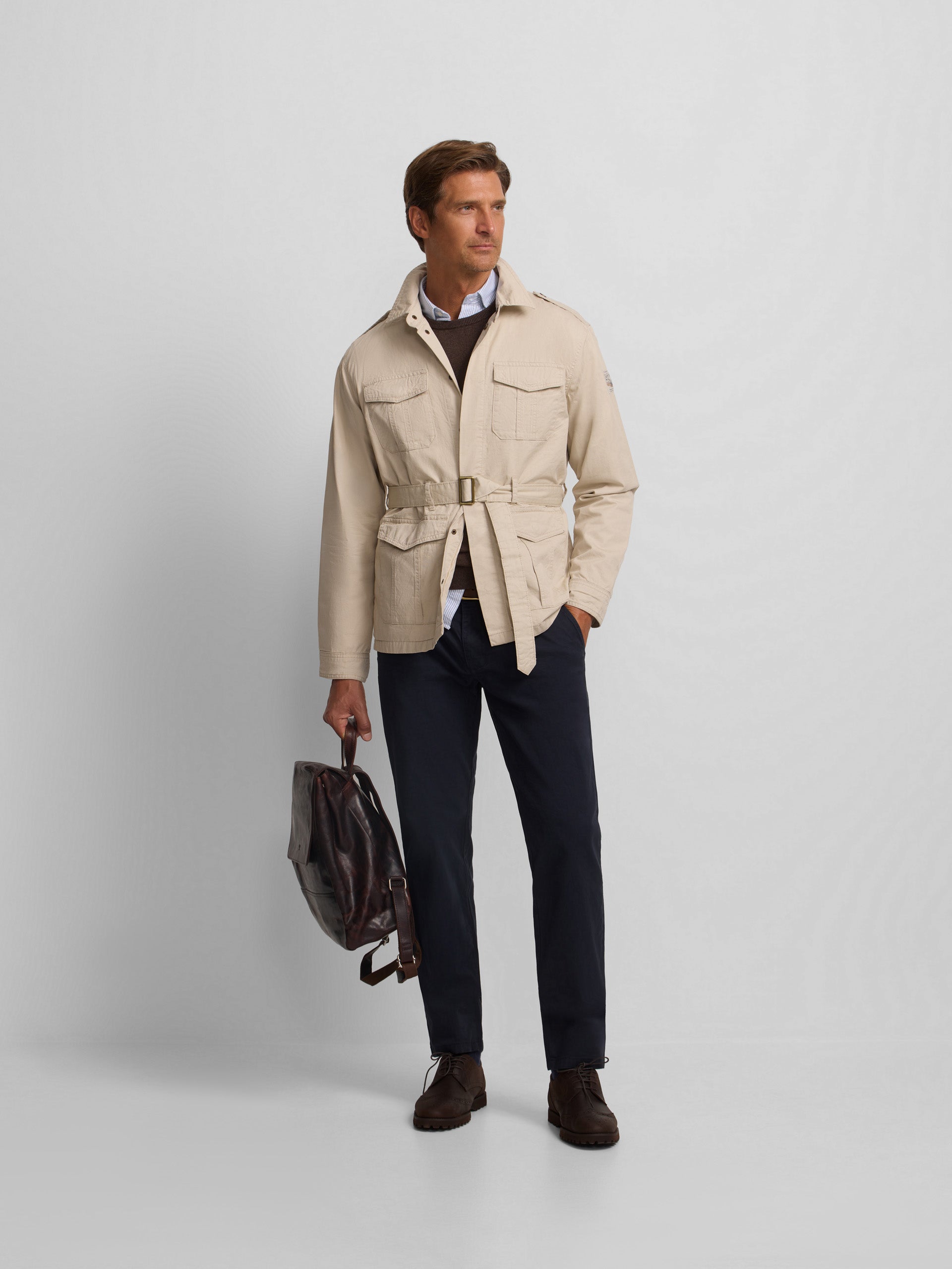 Casaco bege com cinto