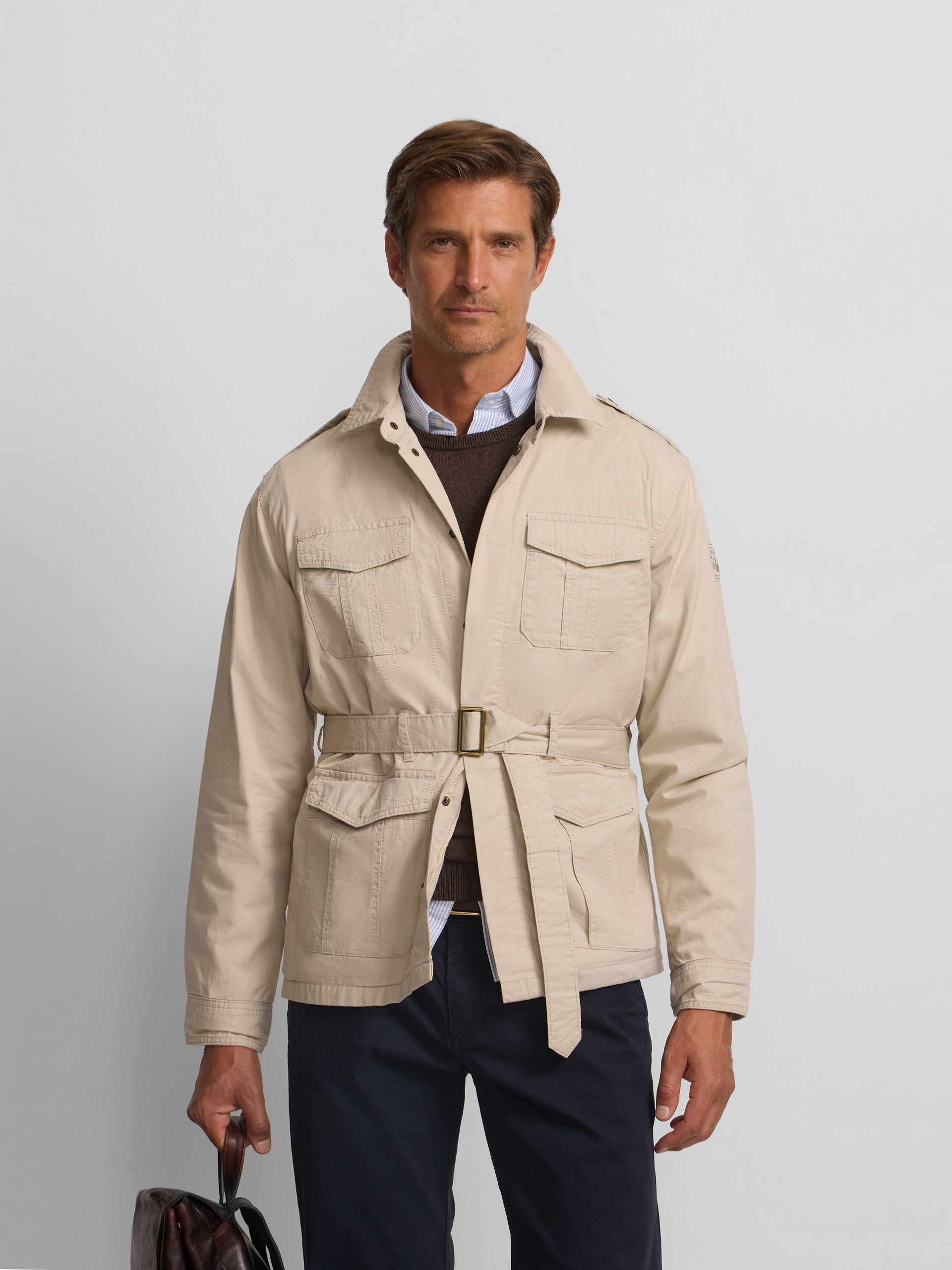 Casaco bege com cinto