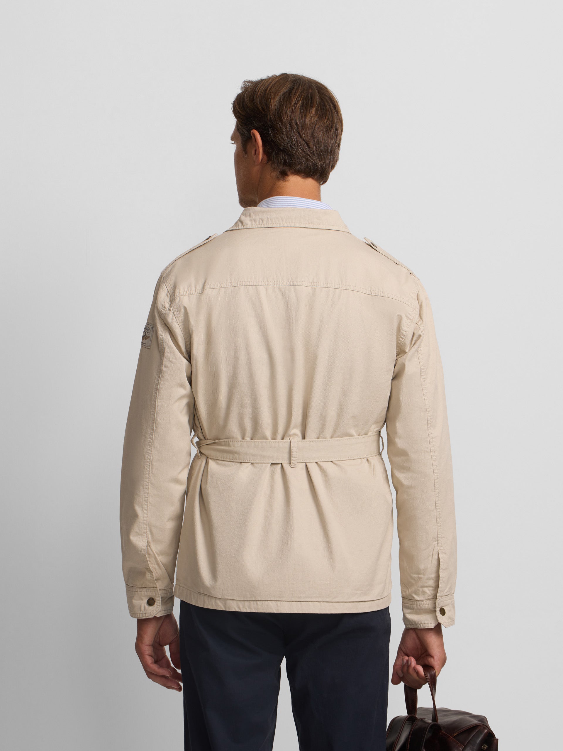 Casaco bege com cinto