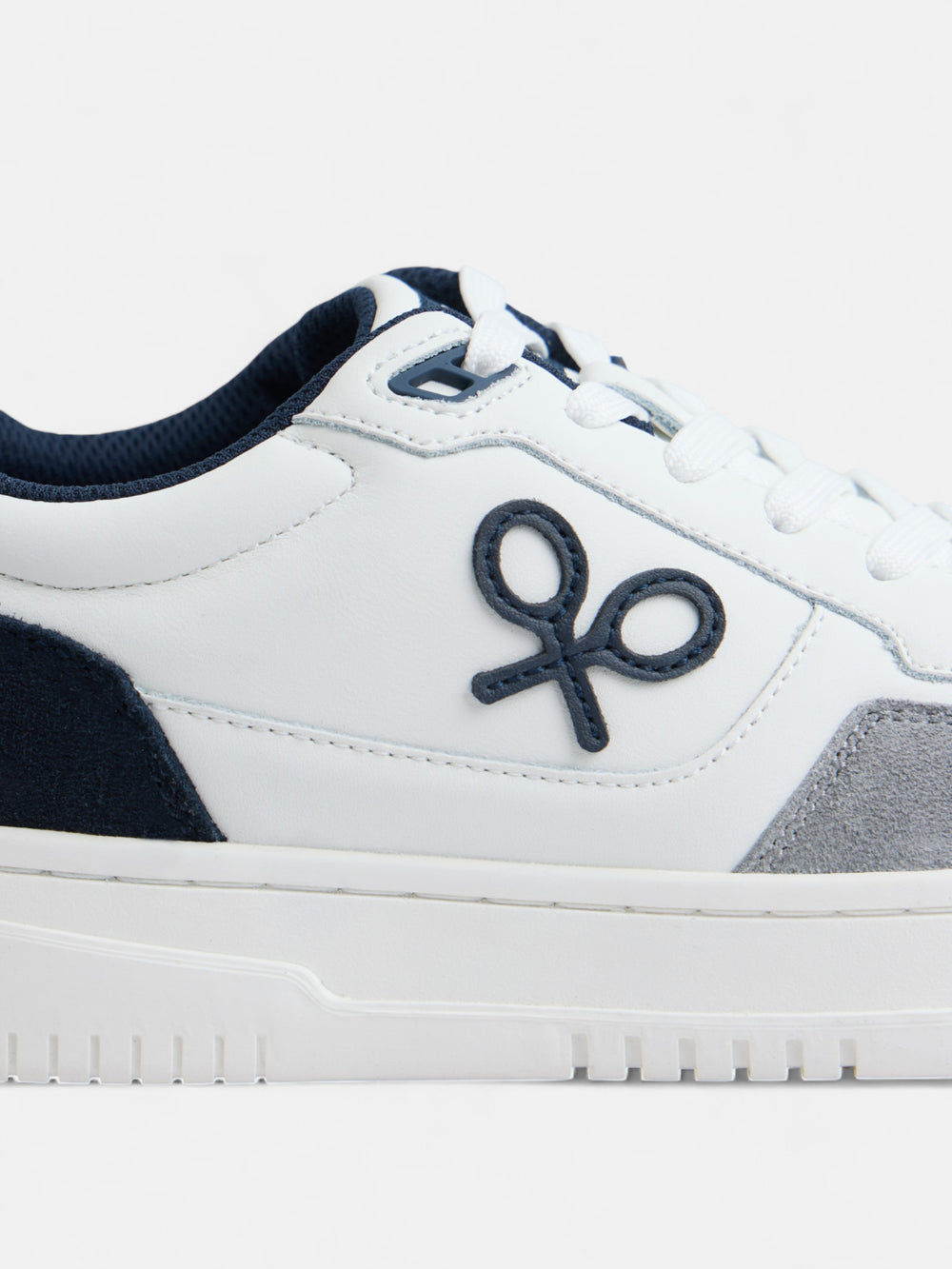 Multicolored white casual sport sneaker