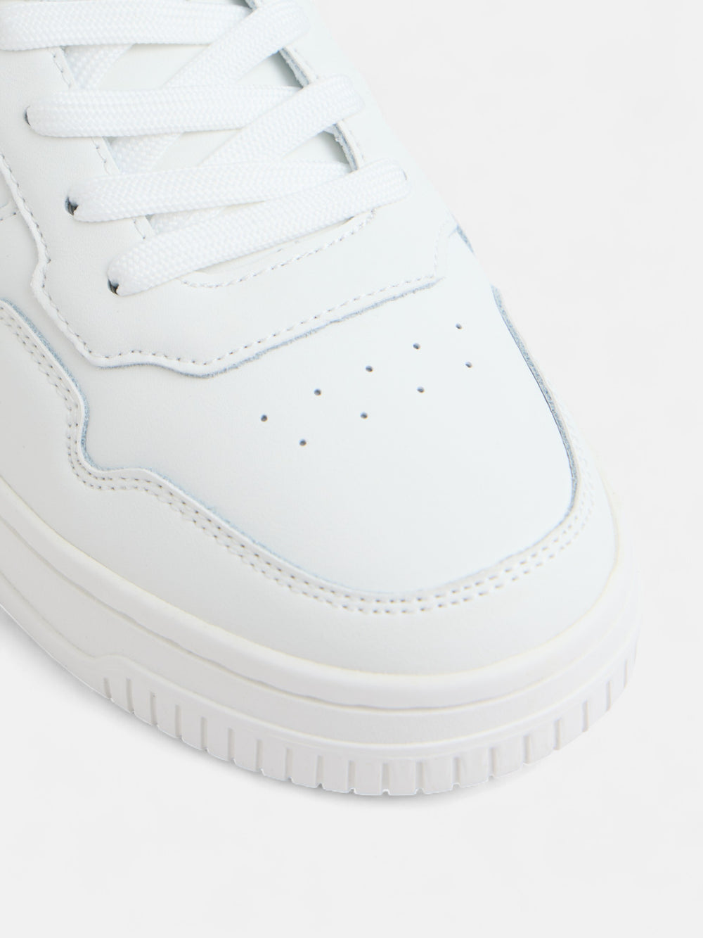 White casual sport shoe