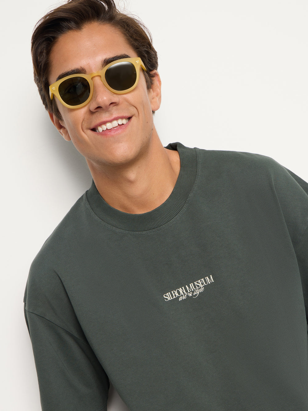 Relaxed fit museum green t-shirt