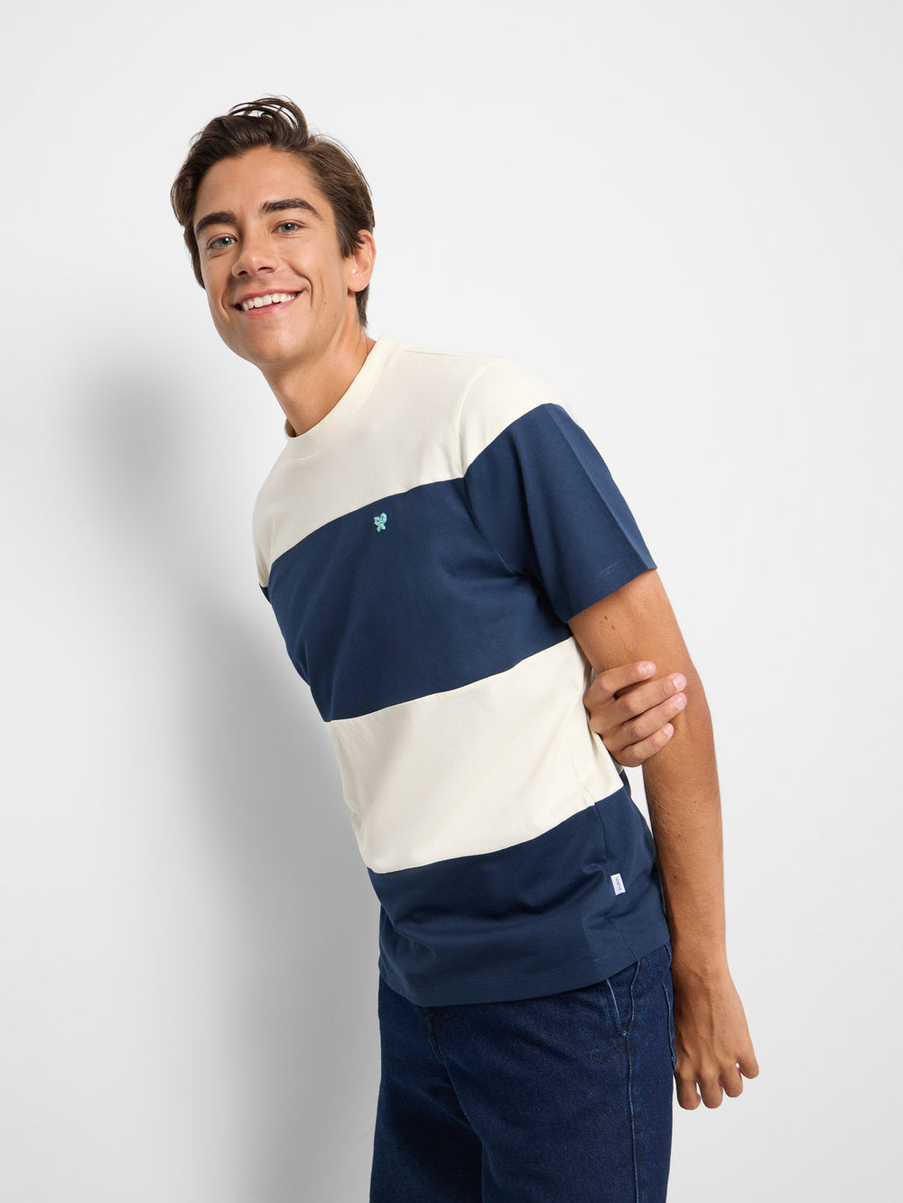 Camisola de risca larga azul-marinho e creme