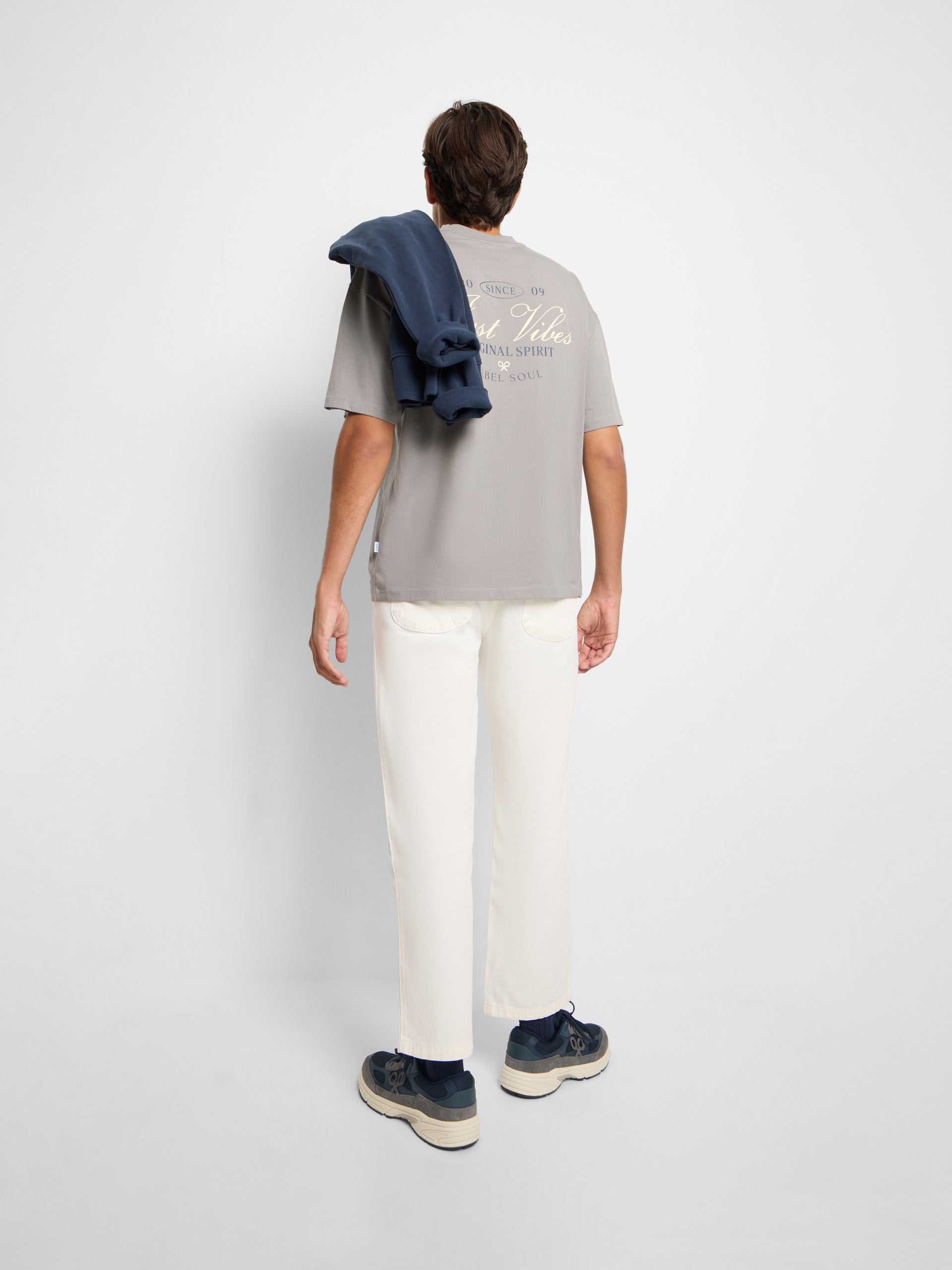 Camiseta relaxed just vibes gris