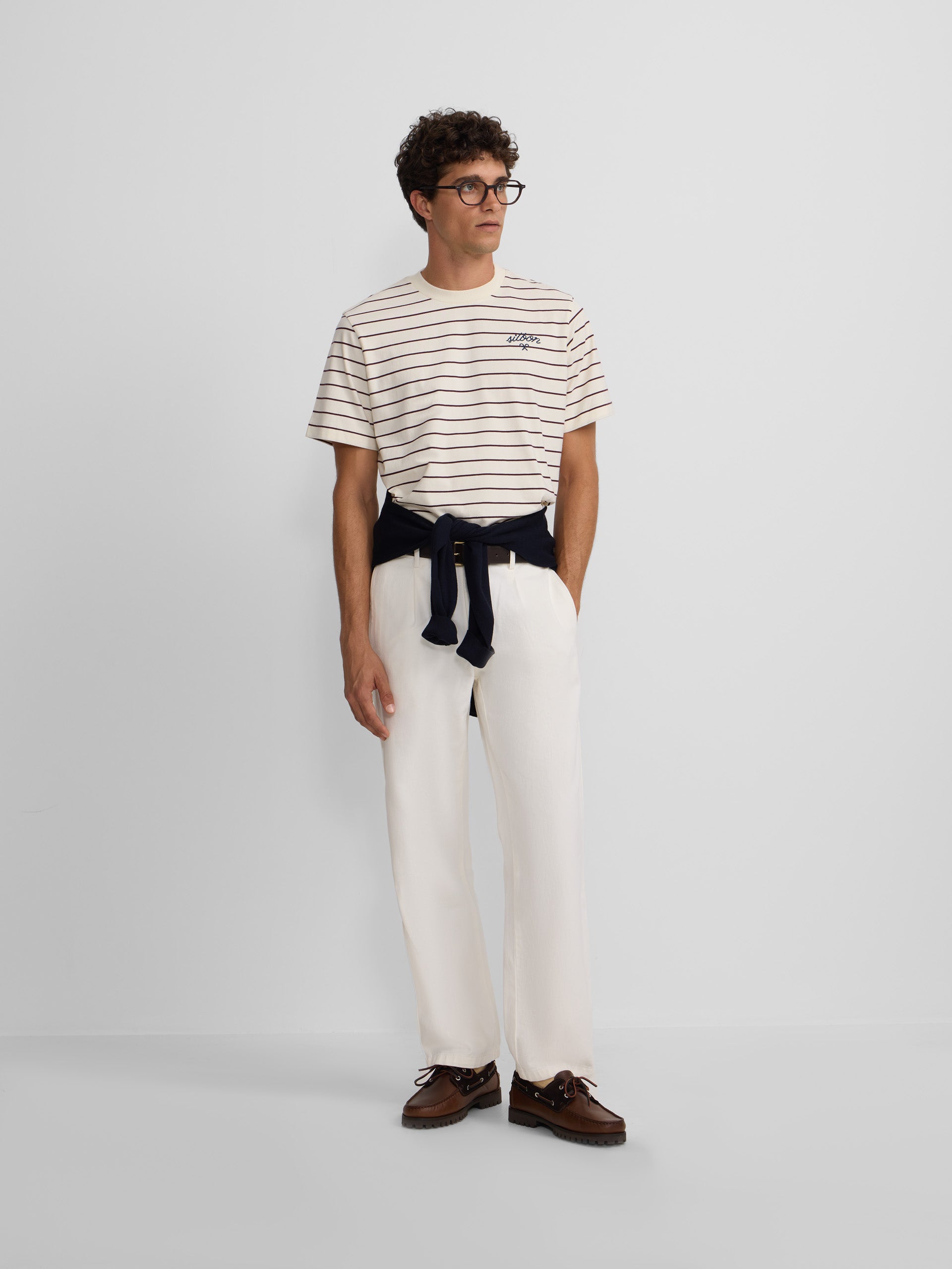 Camiseta raya fina burdeos crema