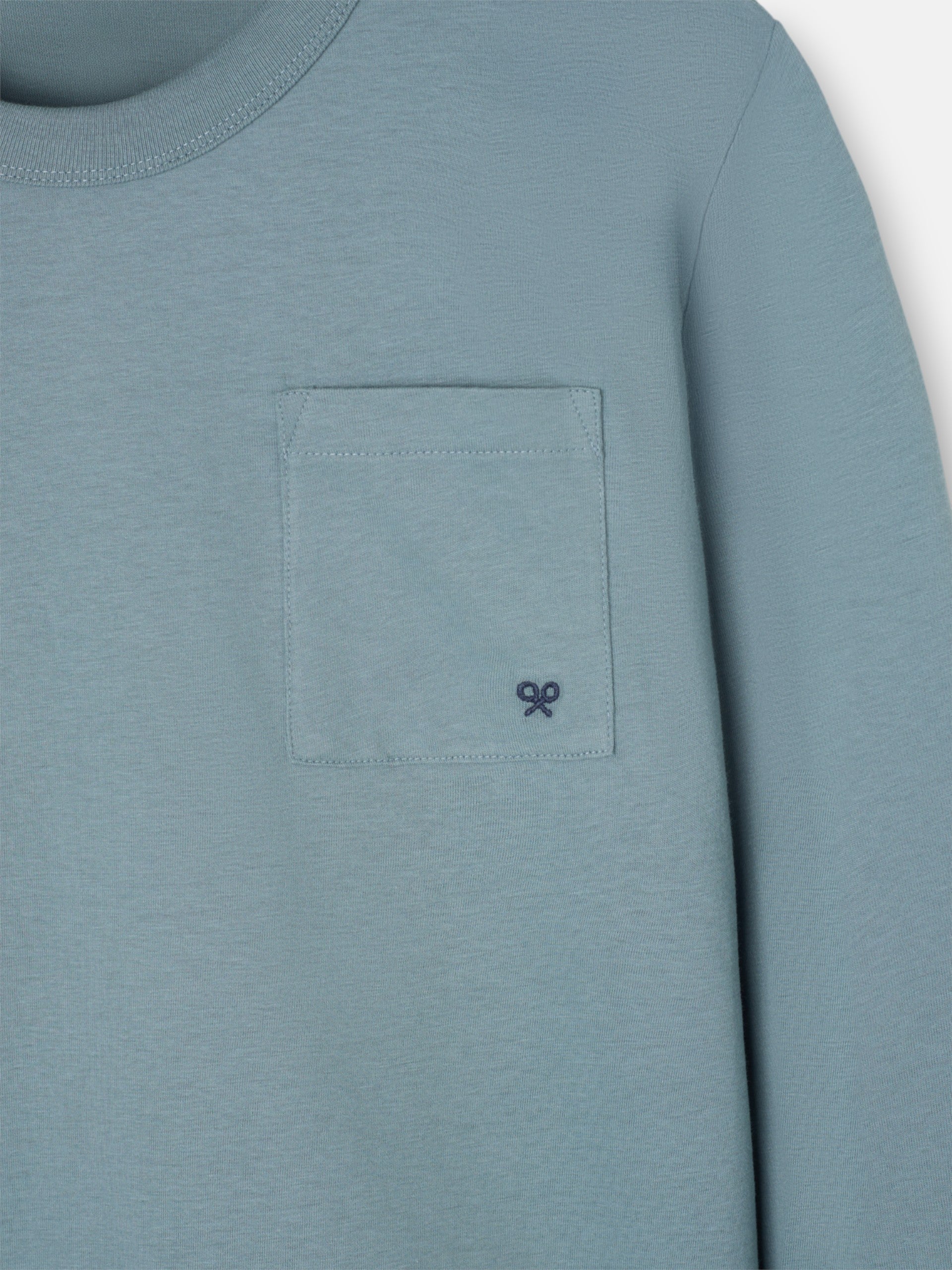 Long-sleeved green pocket t-shirt