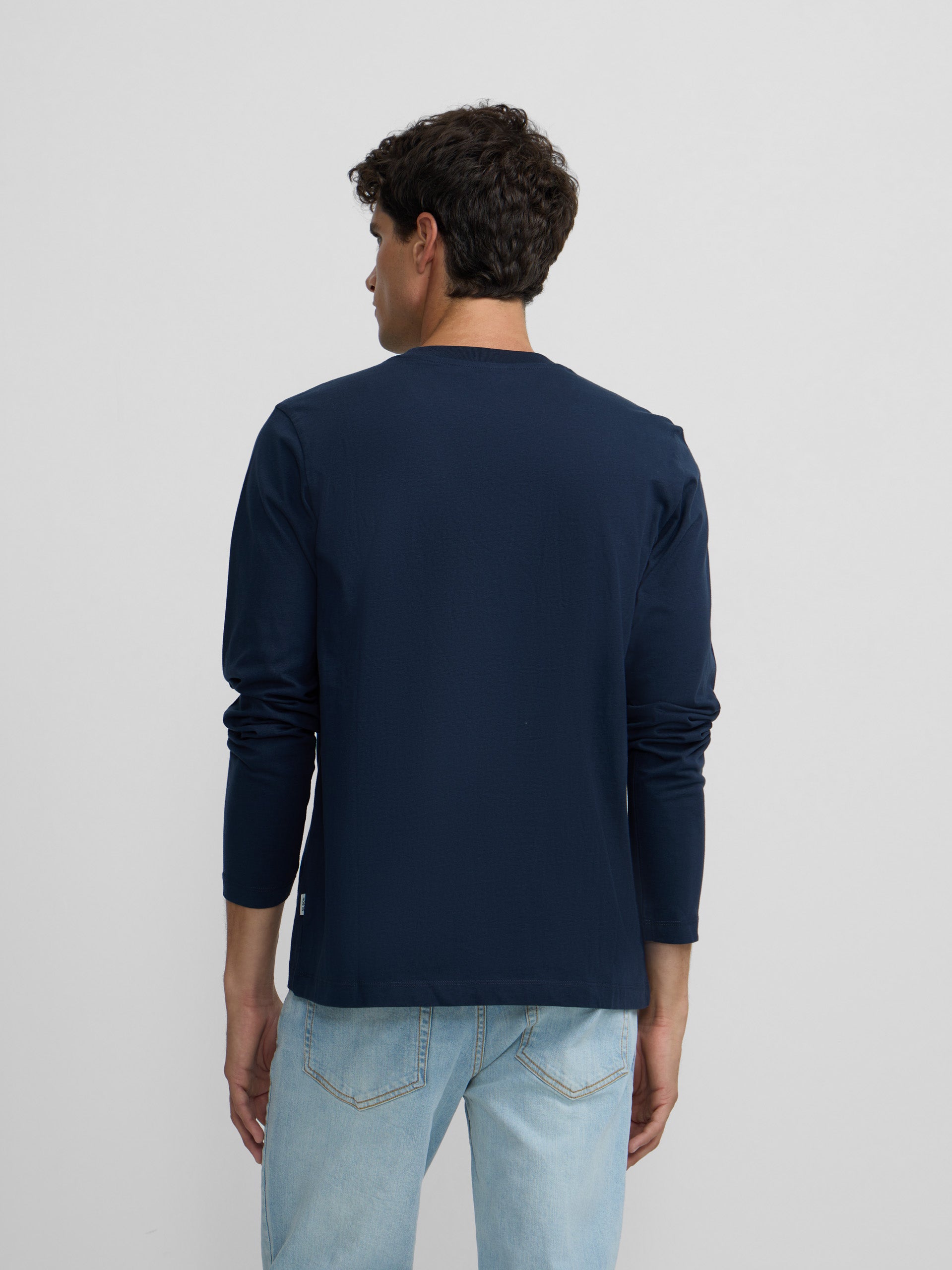 Navy blue long-sleeved T-shirt with medium logo