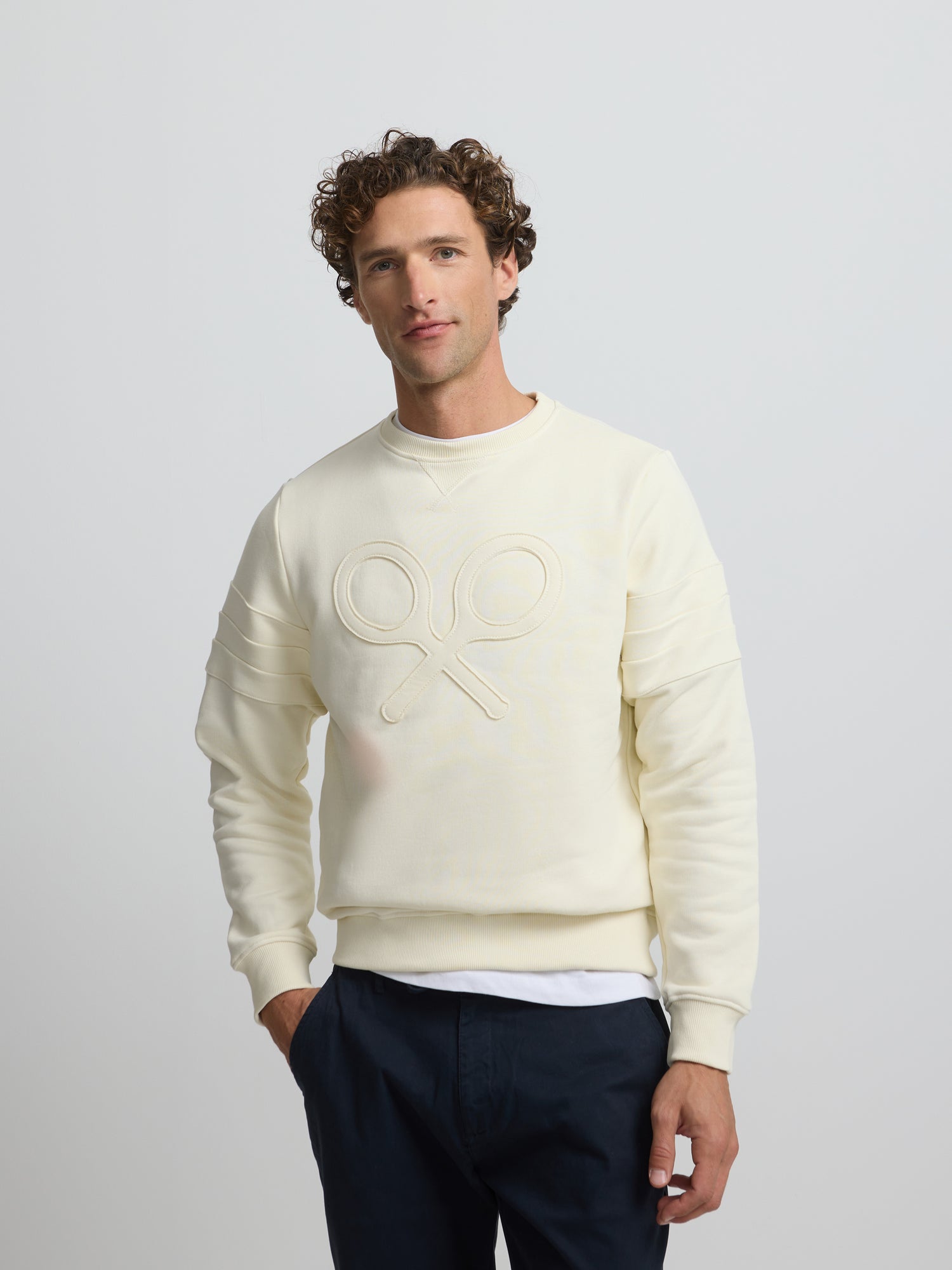 Sudadera raqueta relieve tono crema