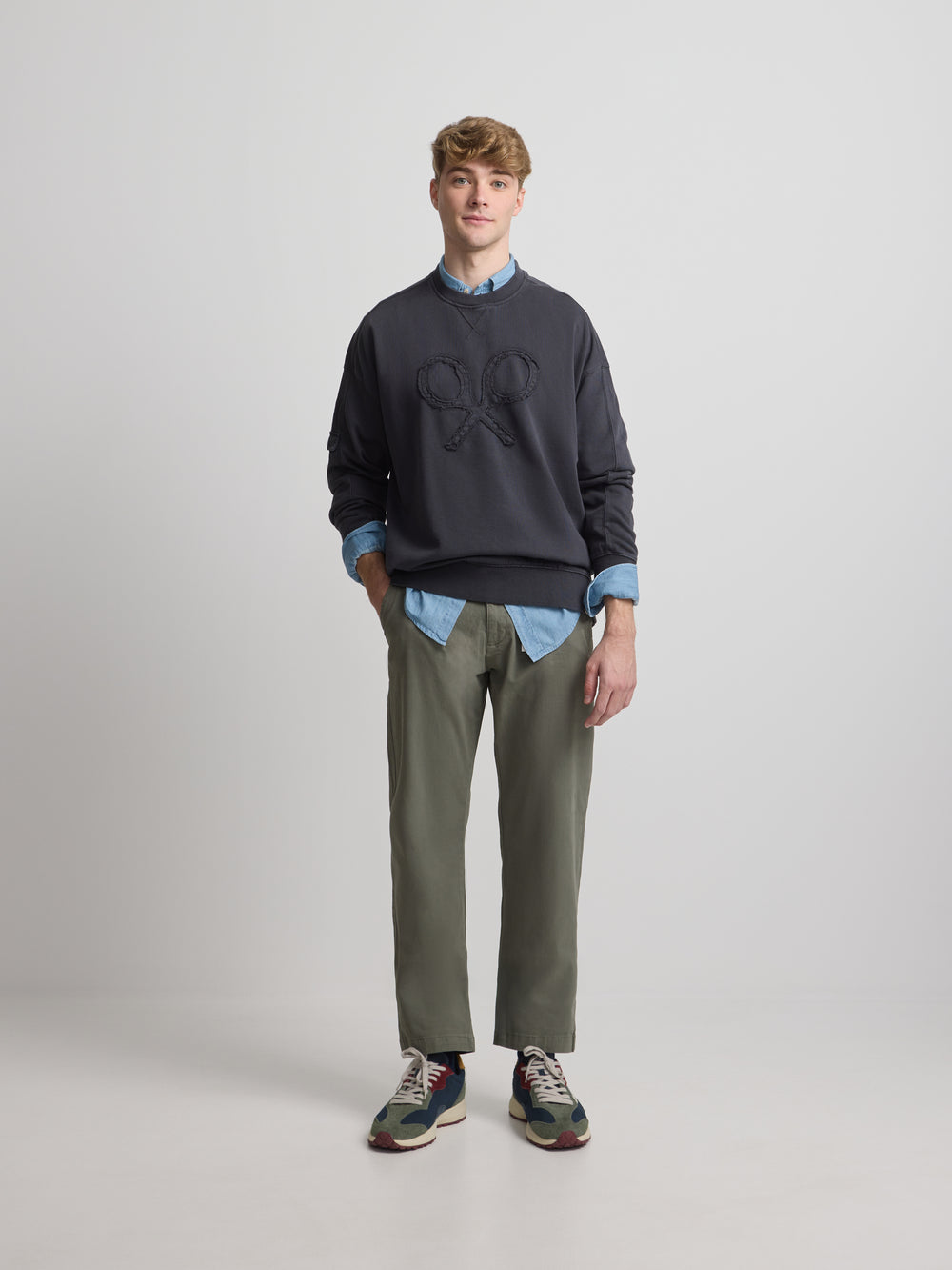 Sudadera relaxed fit logo garment dye gris