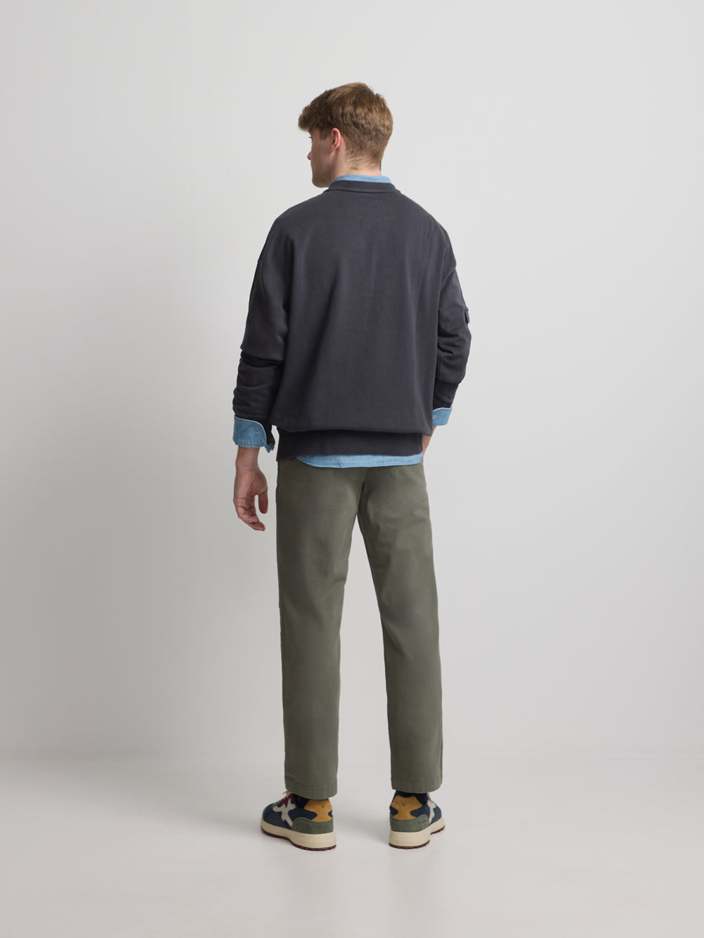 Sudadera relaxed fit logo garment dye gris