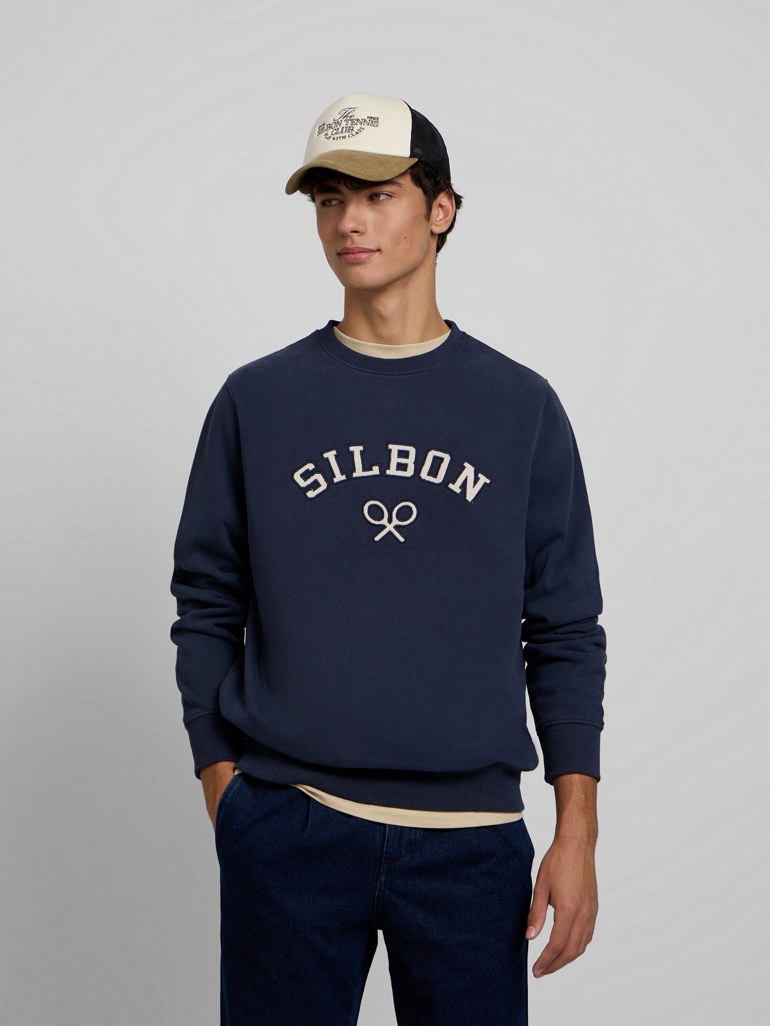 medium corduroy sweatshirt in navy blue.
