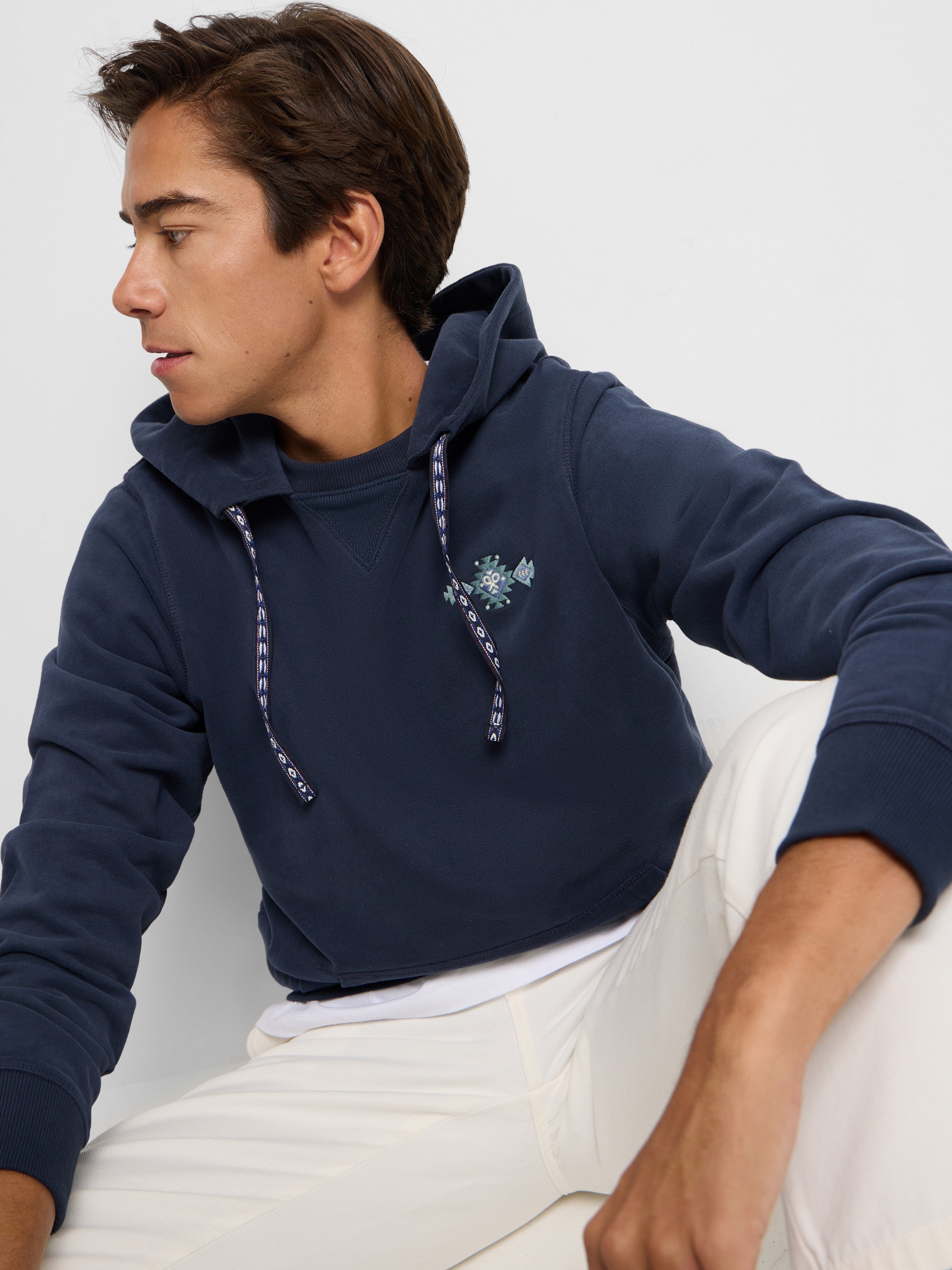 Sweatshirt hoodie com cordão étnico azul-marinho