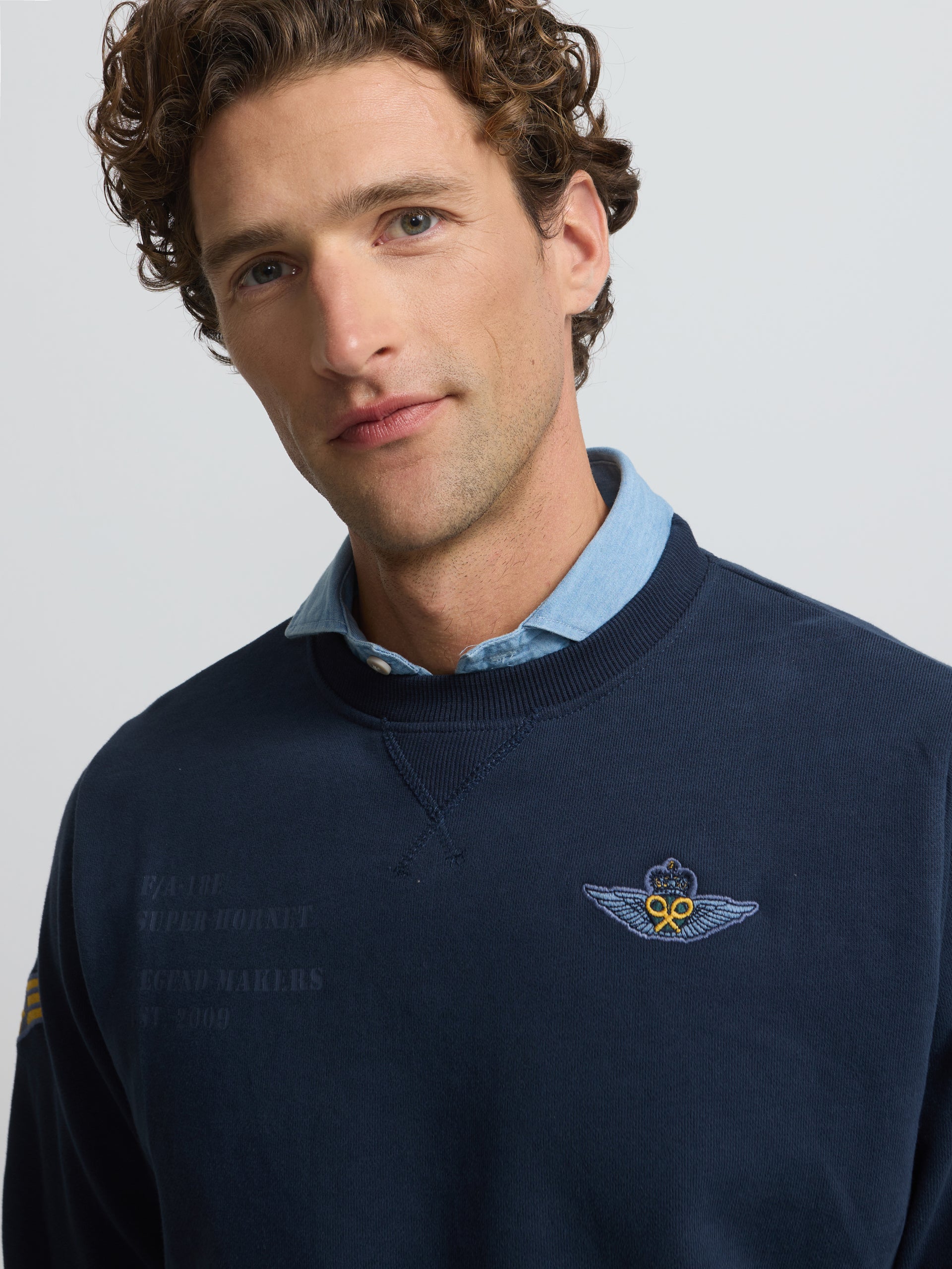 Sweatshirt com emblemas military azul-marinho