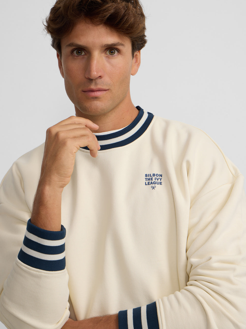 Sudadera relaxed fit ivy league crema