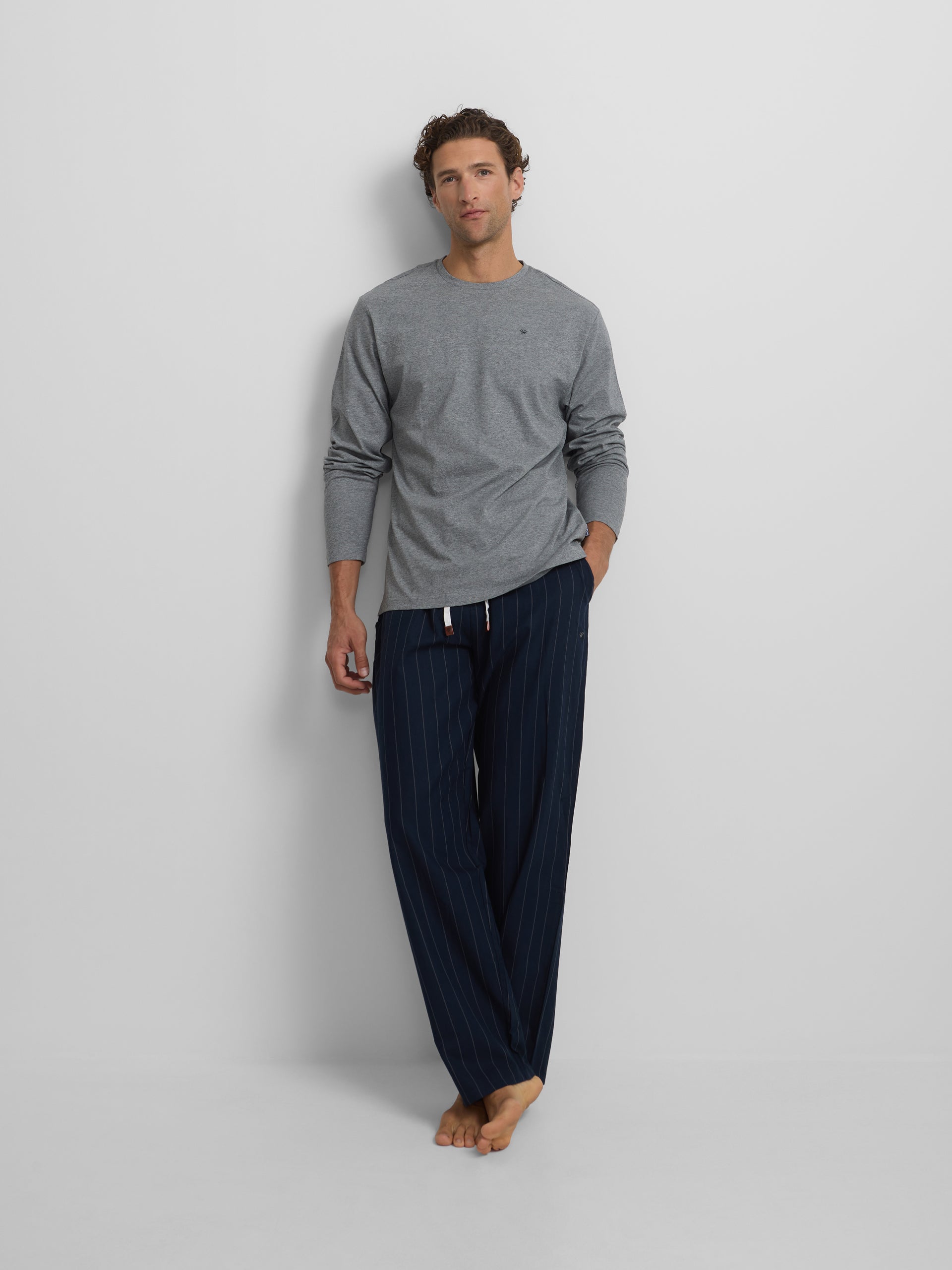 pyjama bleu marine à fines rayures