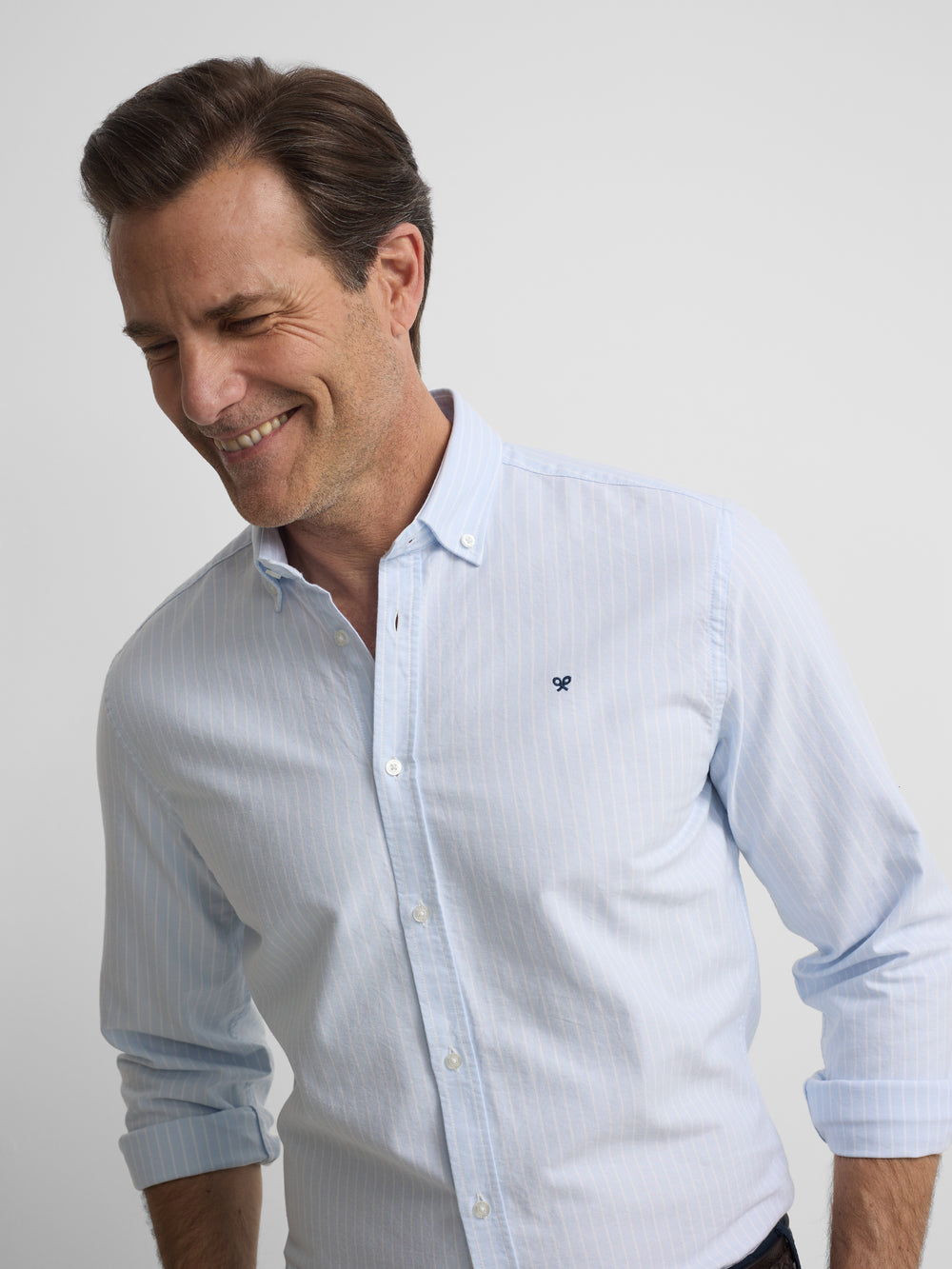 Camisa sport oxford celeste raya fina blanca