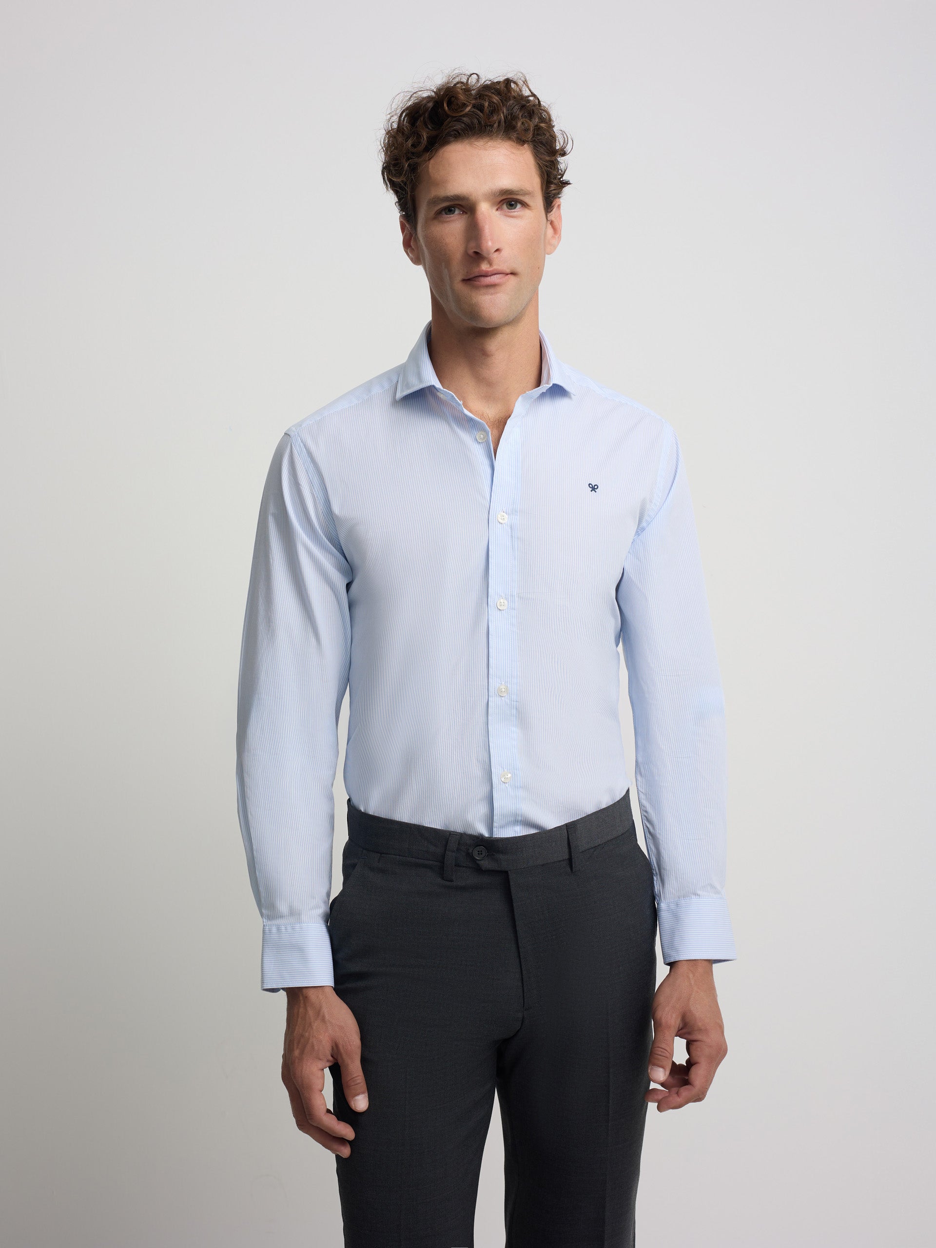 Camisa vestir estructura celeste clara