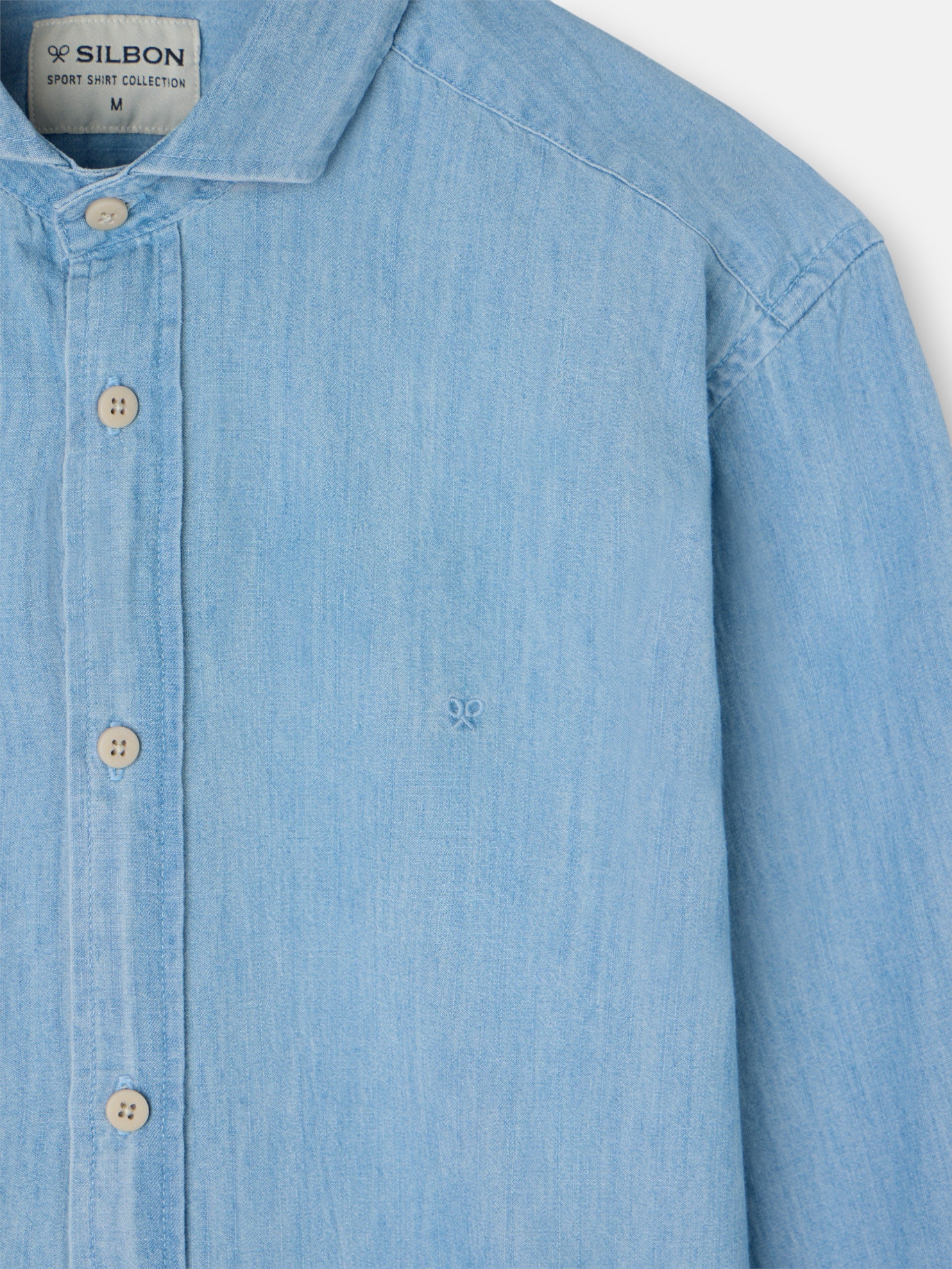 Chemise sport en jean bleu clair à coupe découpée