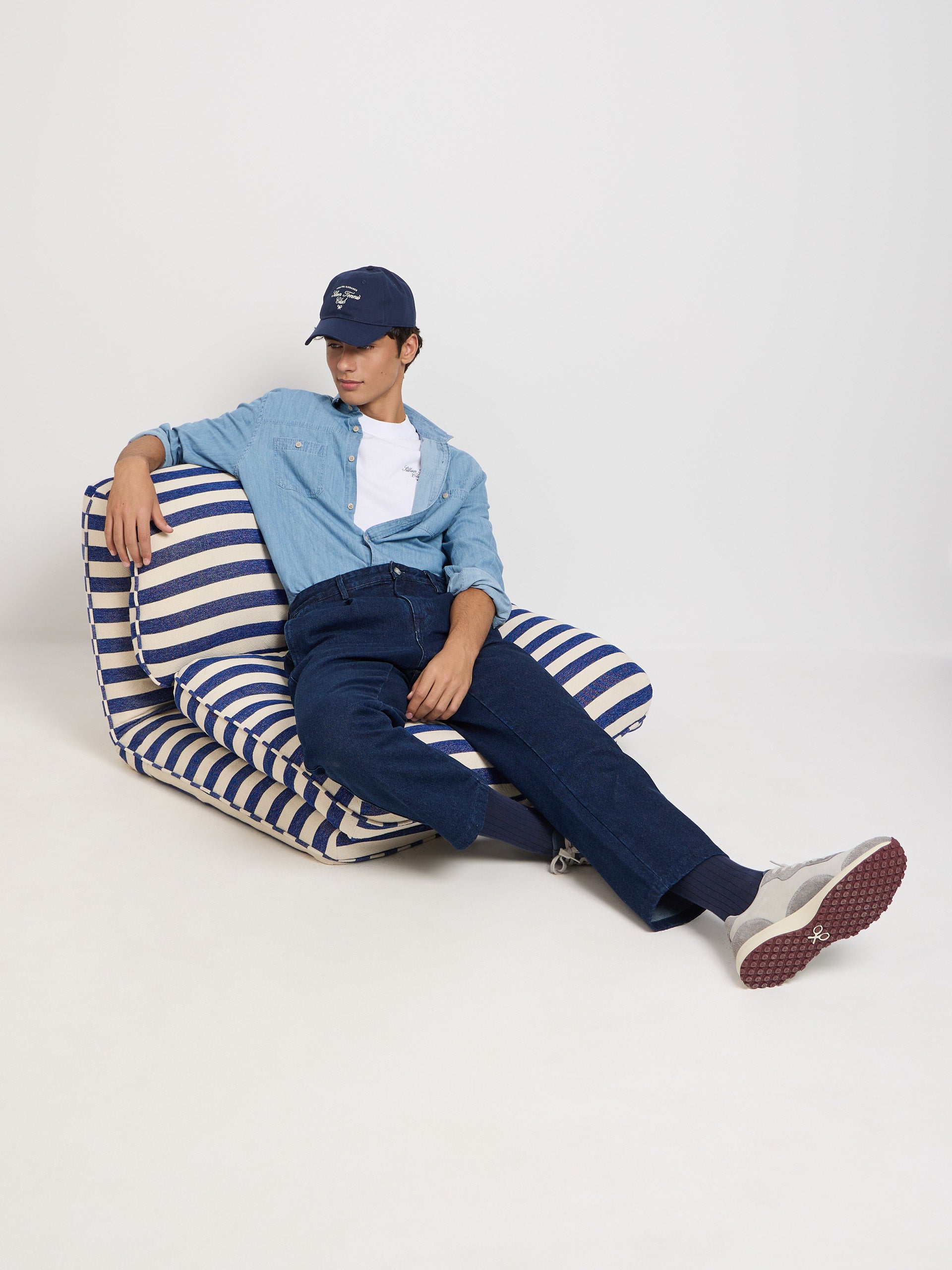 Denim sport shirt with light blue pockets