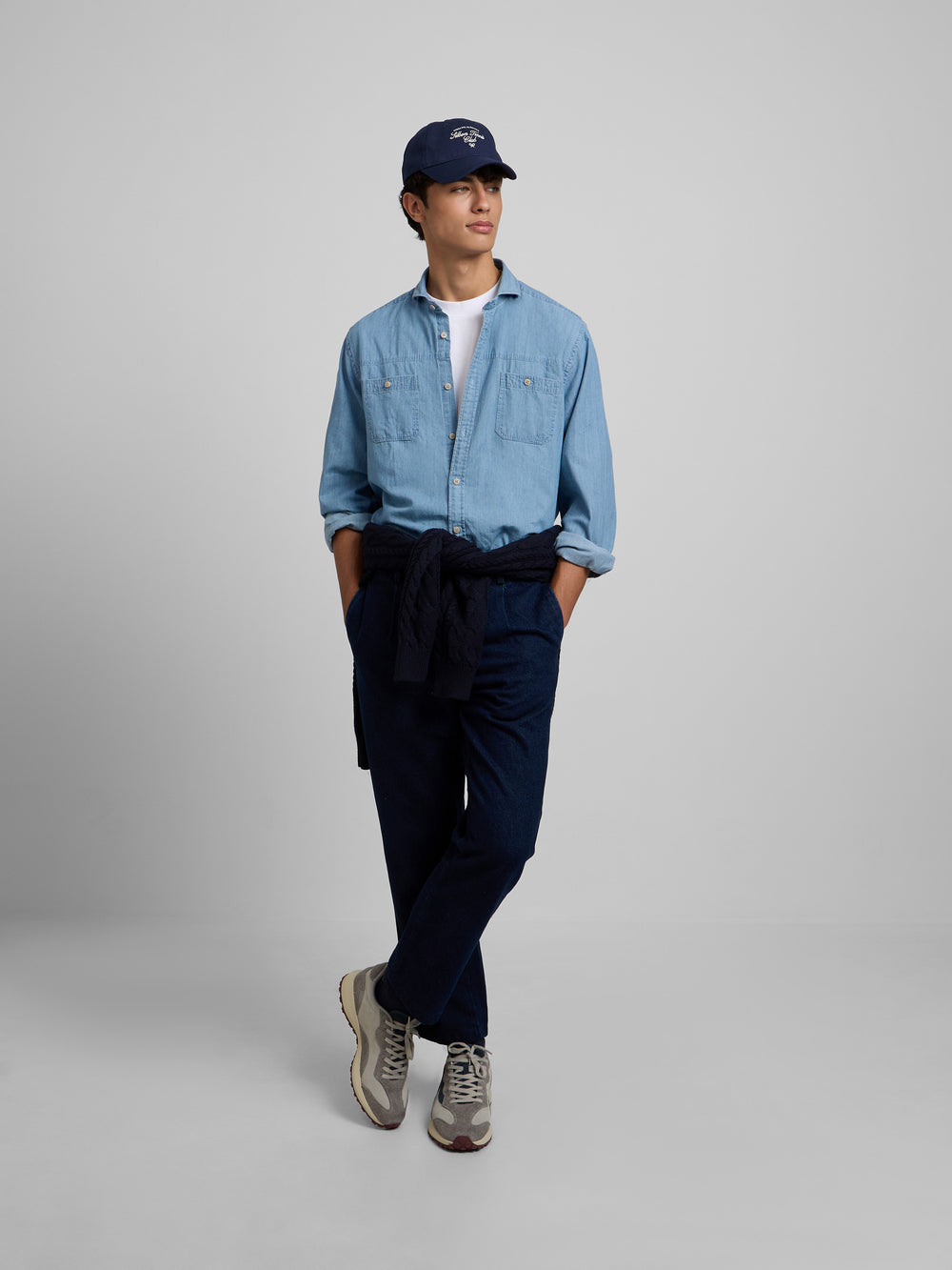 Camisa desportiva de ganga com bolsos azul claro