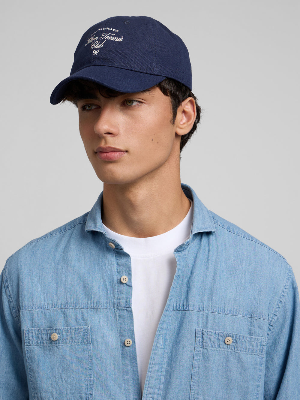 Camisa desportiva de ganga com bolsos azul claro