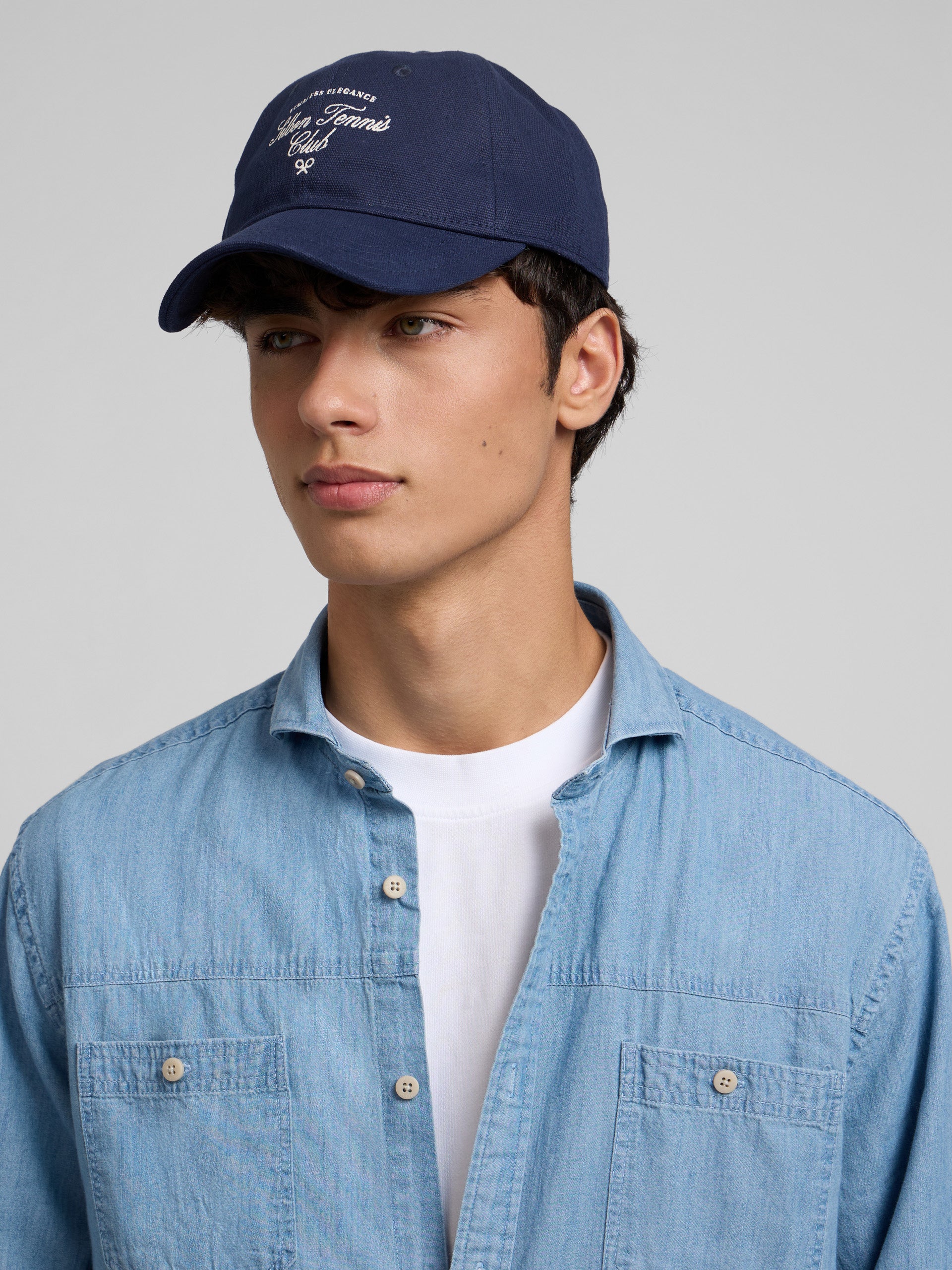 Denim sport shirt with light blue pockets