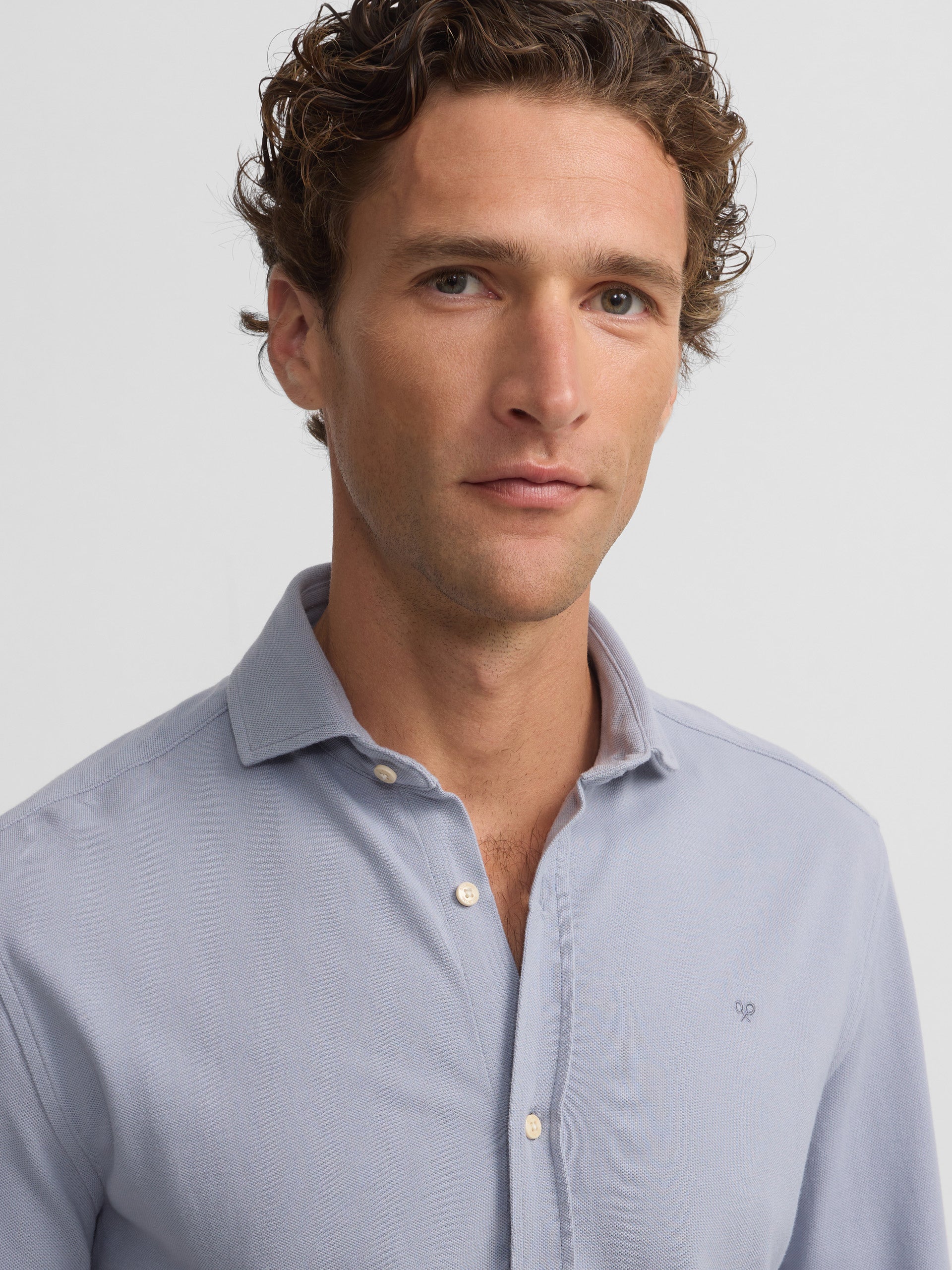 Chemise de sport micropiqué bleu clair et confortable