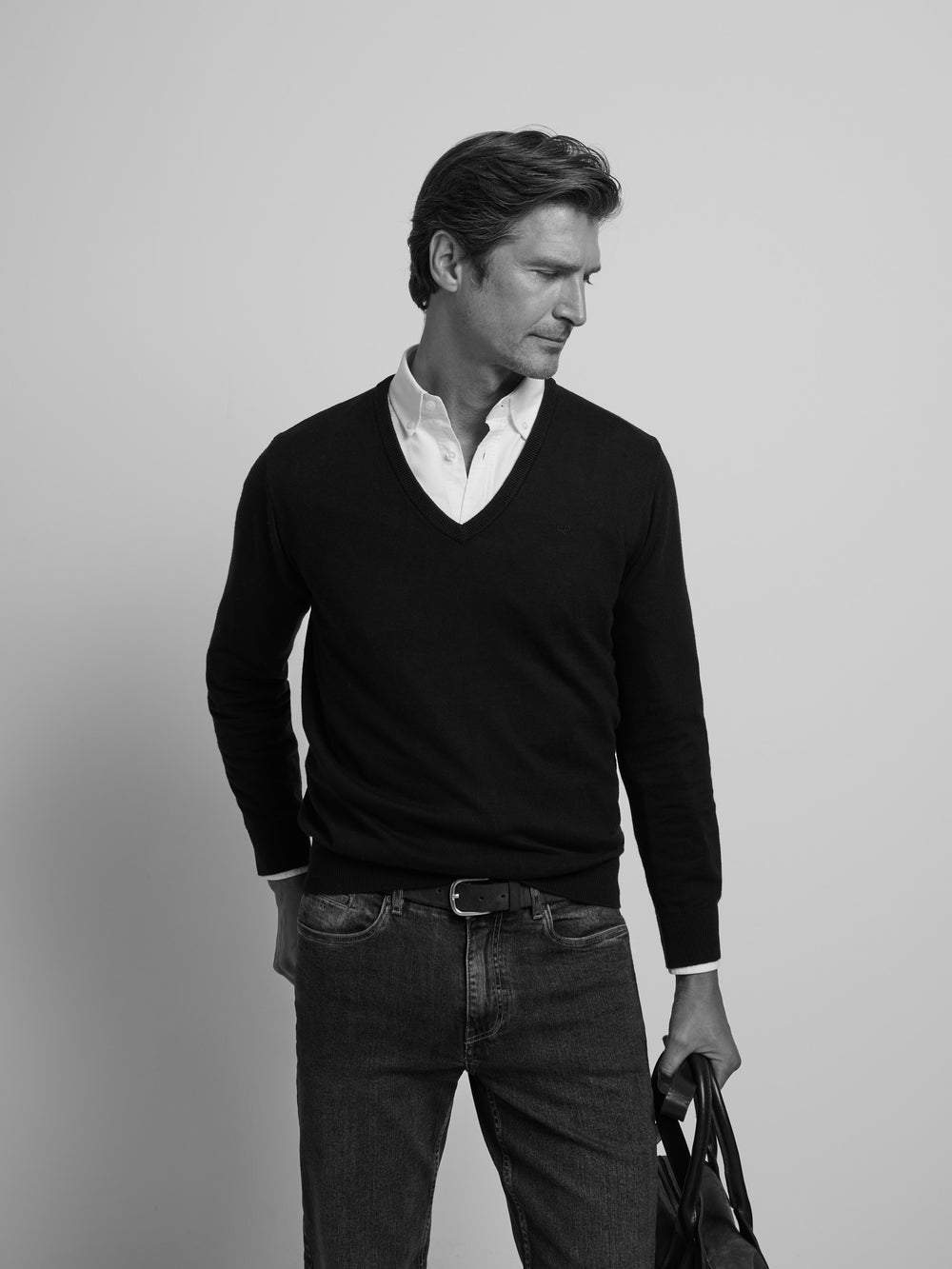 Pull col V rétro bleu marine