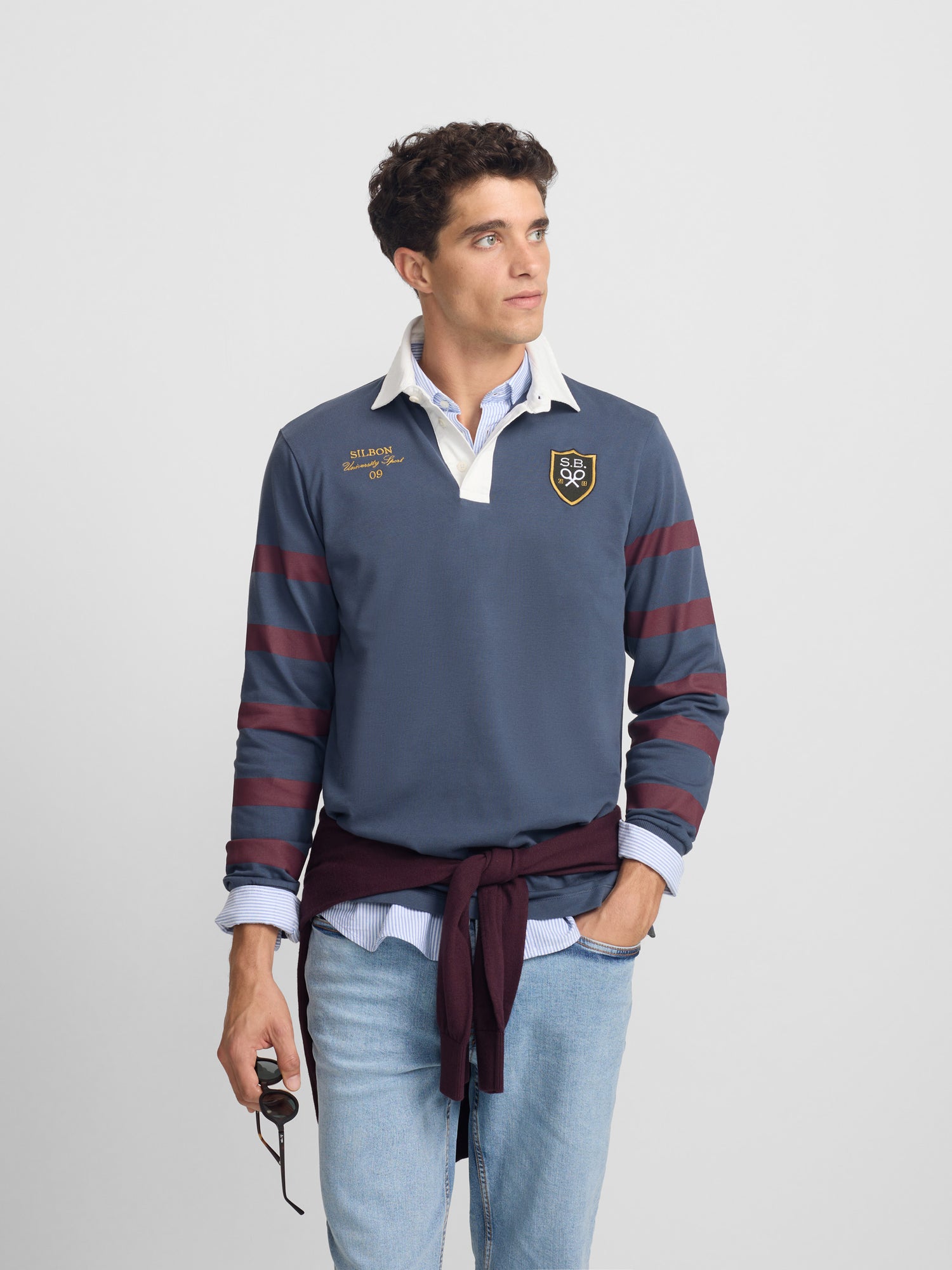 Pólo clássico rugby em azul-marinho com emblema