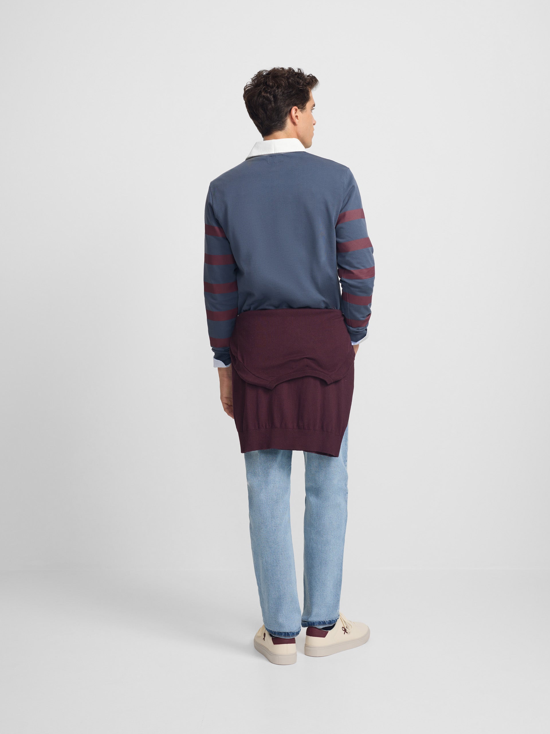 Pólo clássico rugby em azul-marinho com emblema