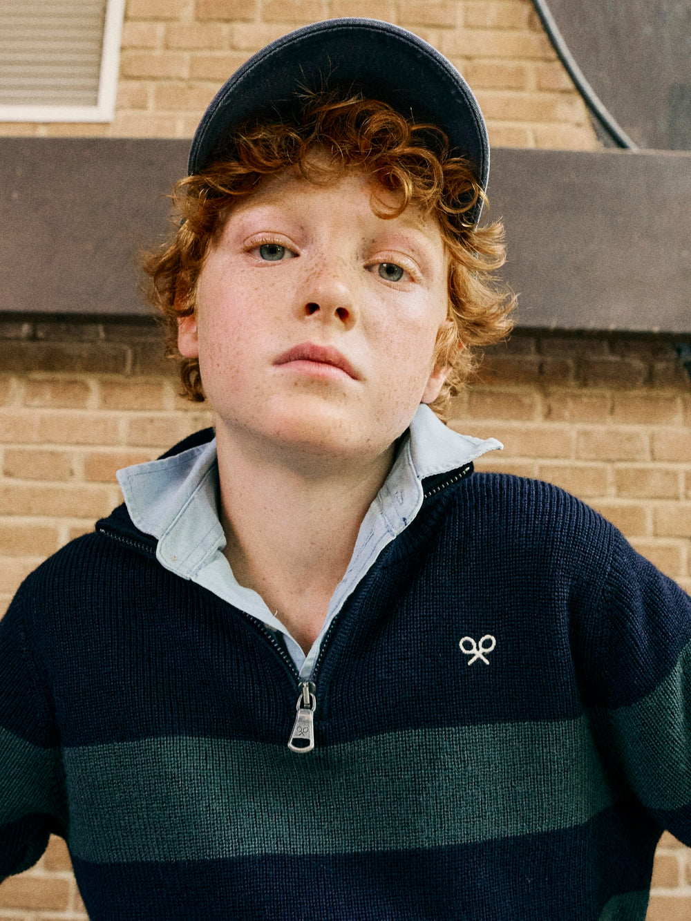 Camisola de criança às riscas com fecho de meio comprimento verde