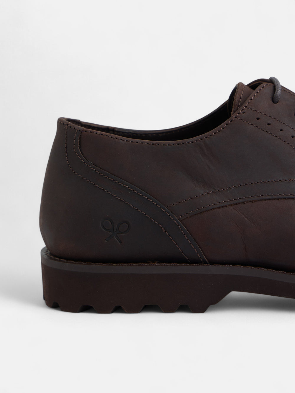 Zapato clasico piel perforado marron