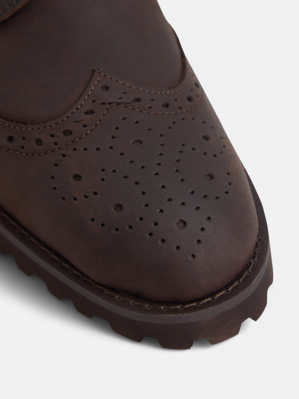 Zapato clasico piel perforado marron