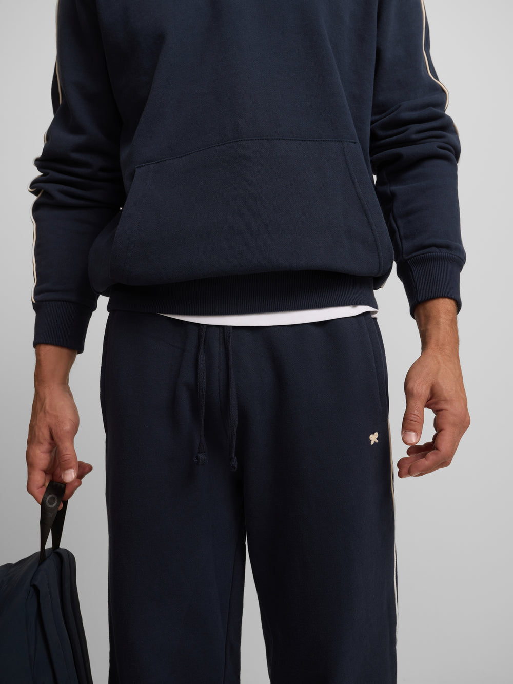 pantalon de sport bleu marine à mini logo