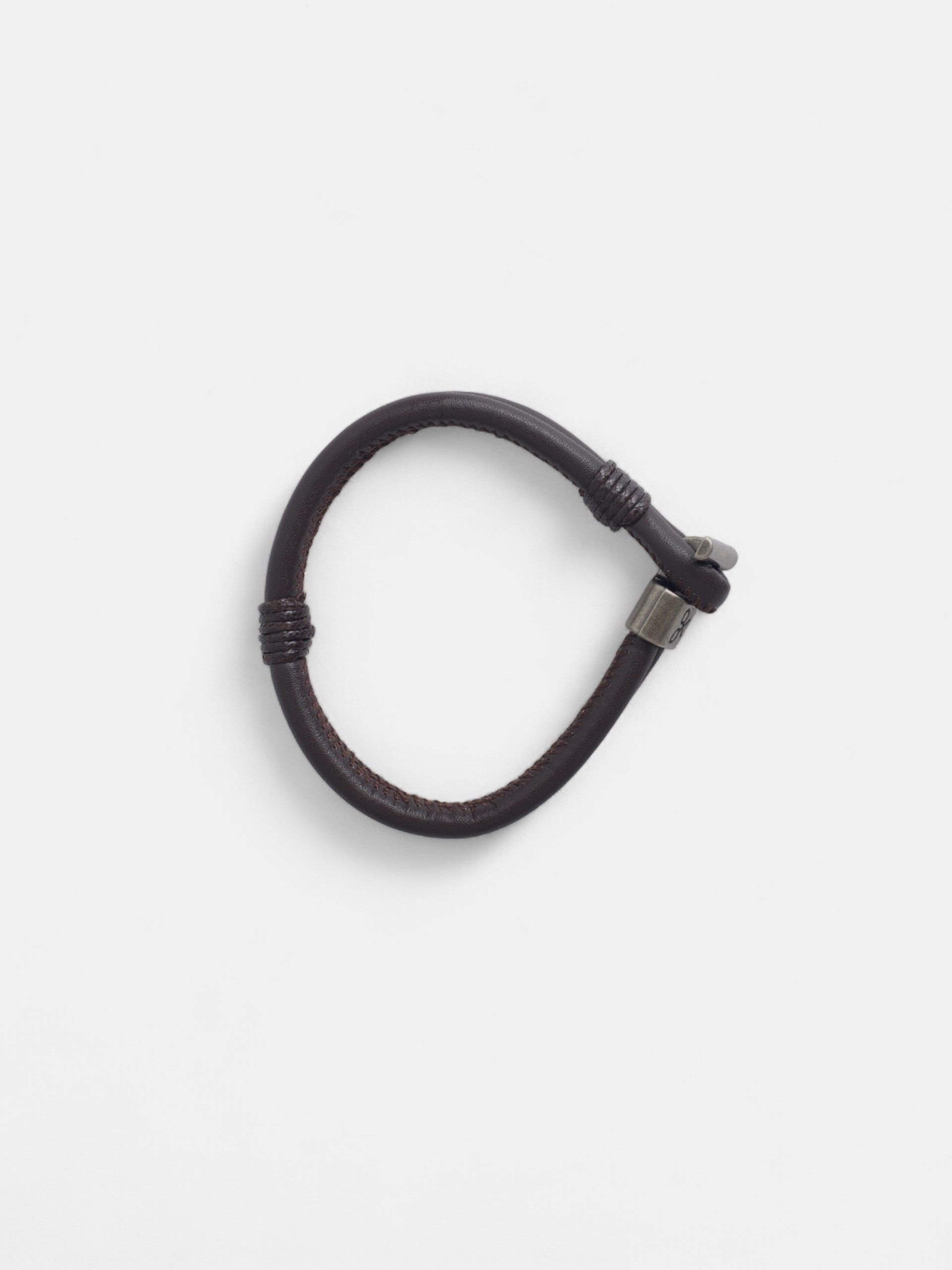 Pulseira de pele com fecho de gancho