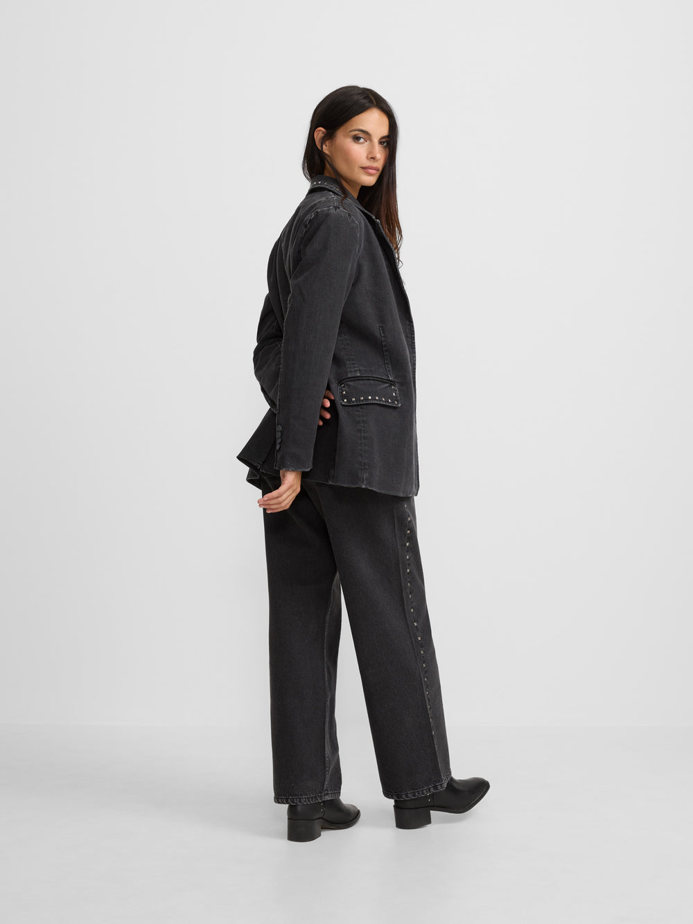 Blazer de ganga cinzento com tachas