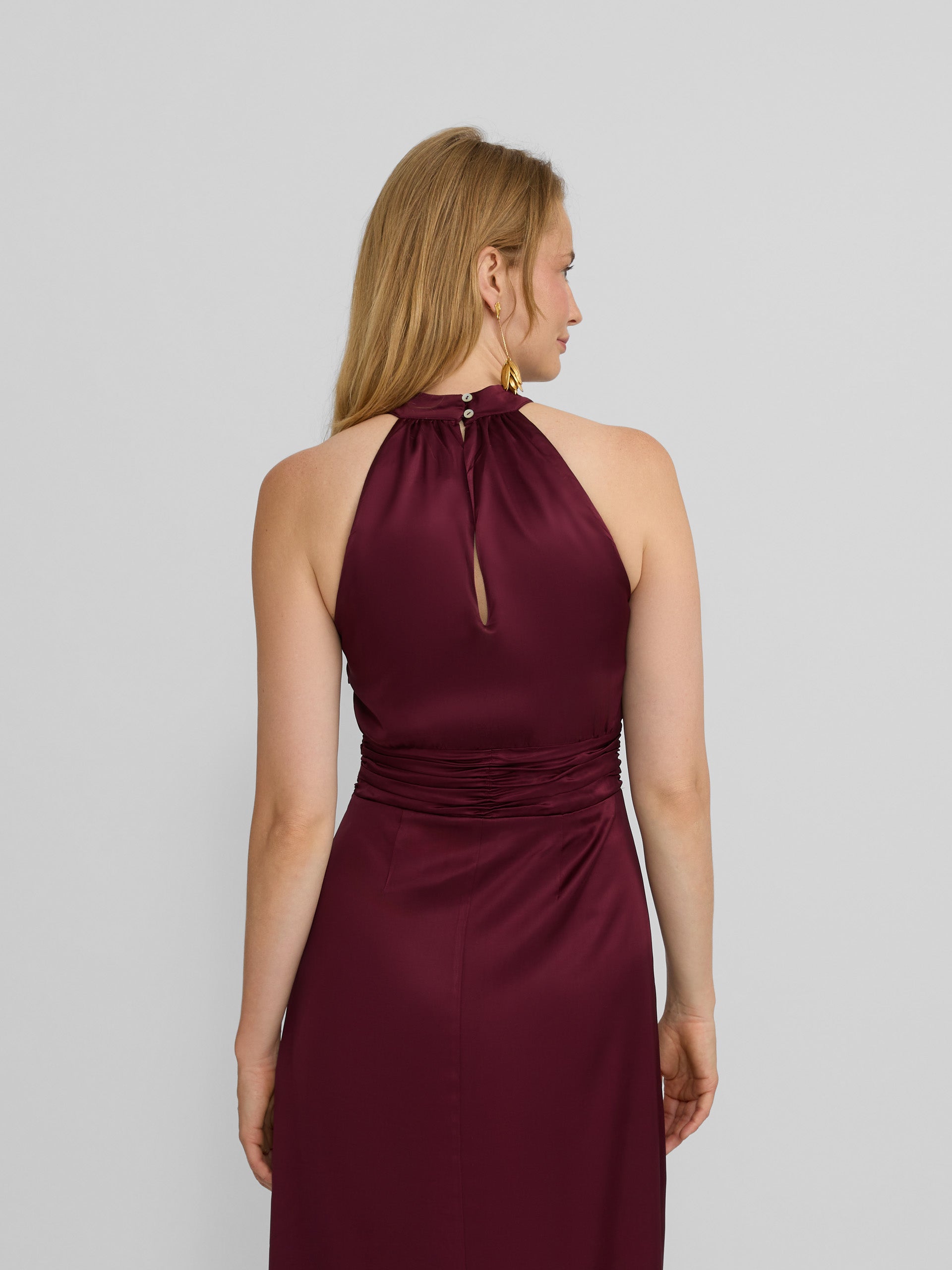 Vestido largo capa satinado burdeos