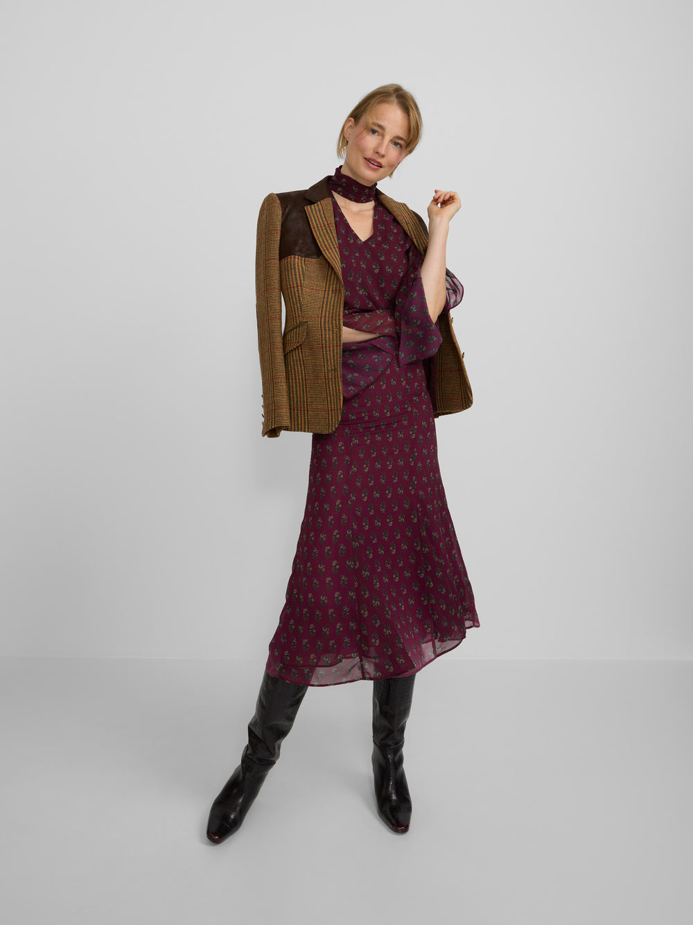 Falda midi estampado motivos burdeos