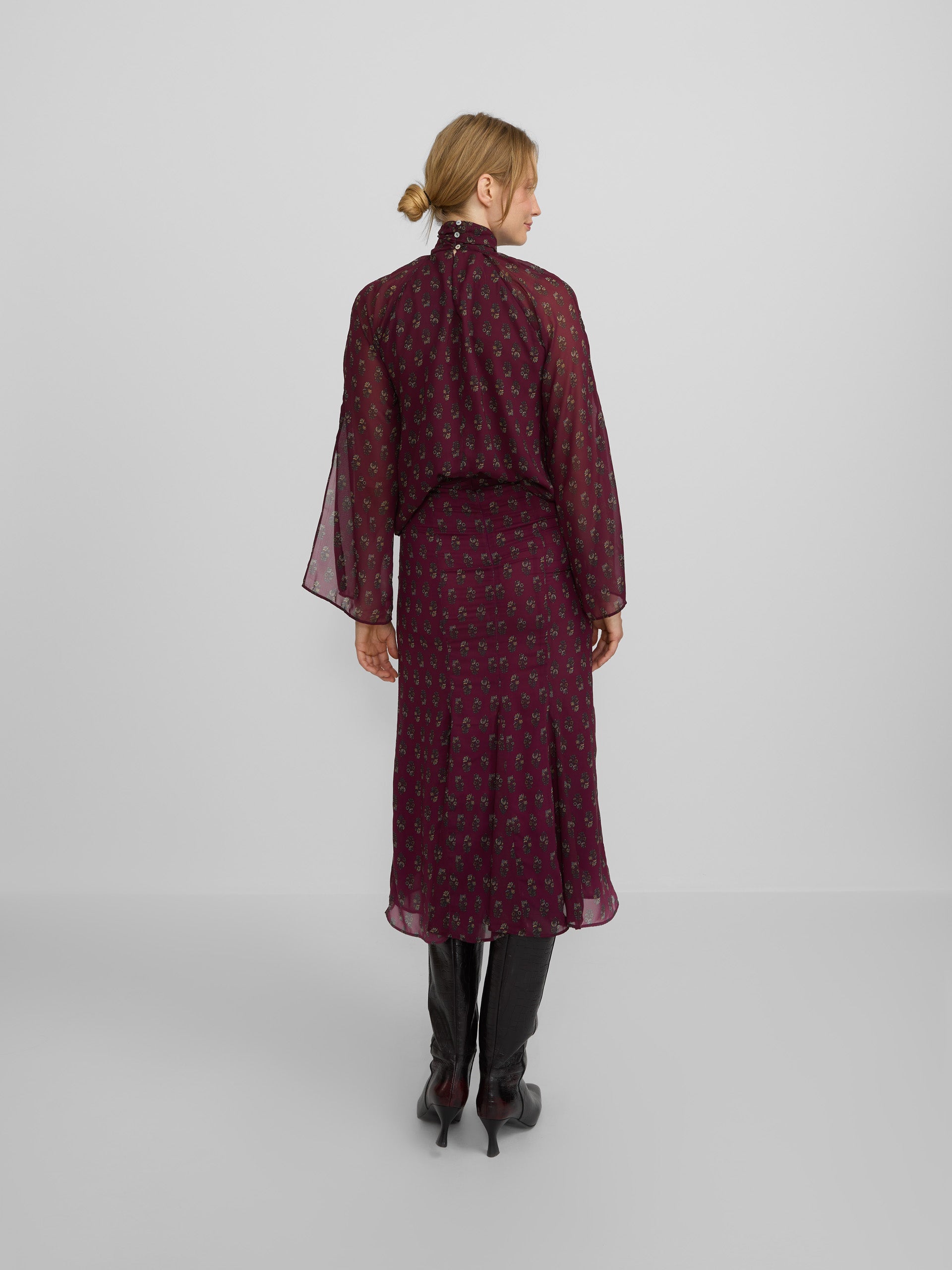 Falda midi estampado motivos burdeos