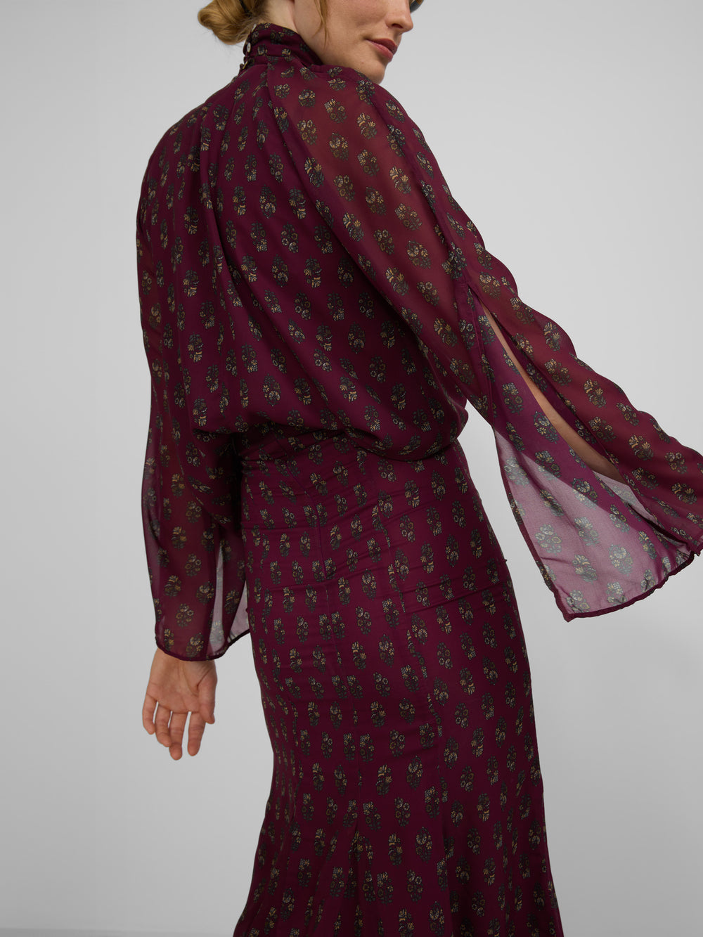 Falda midi estampado motivos burdeos